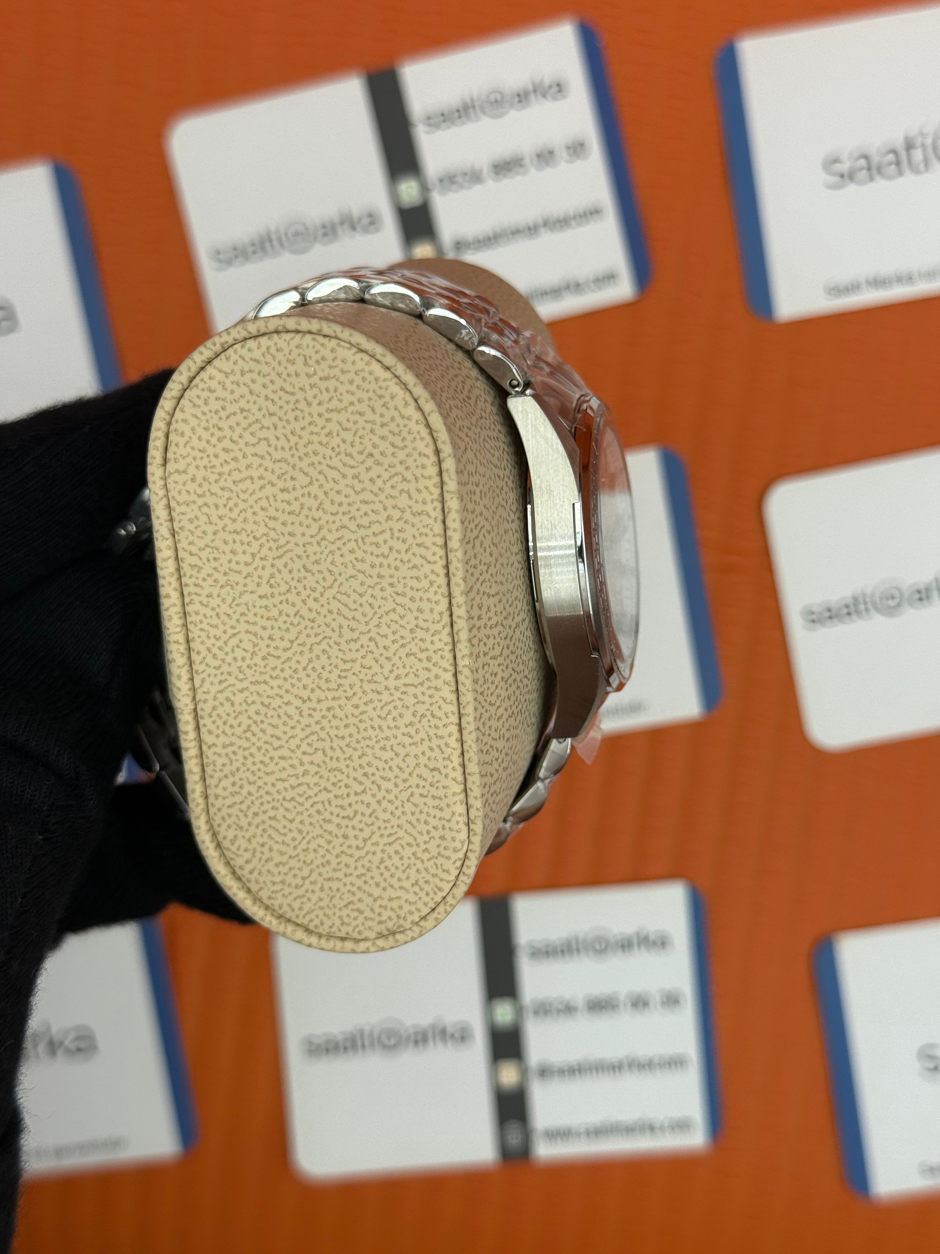 VERSACE beyaz kadran silver kasa kordon kadın kol saati