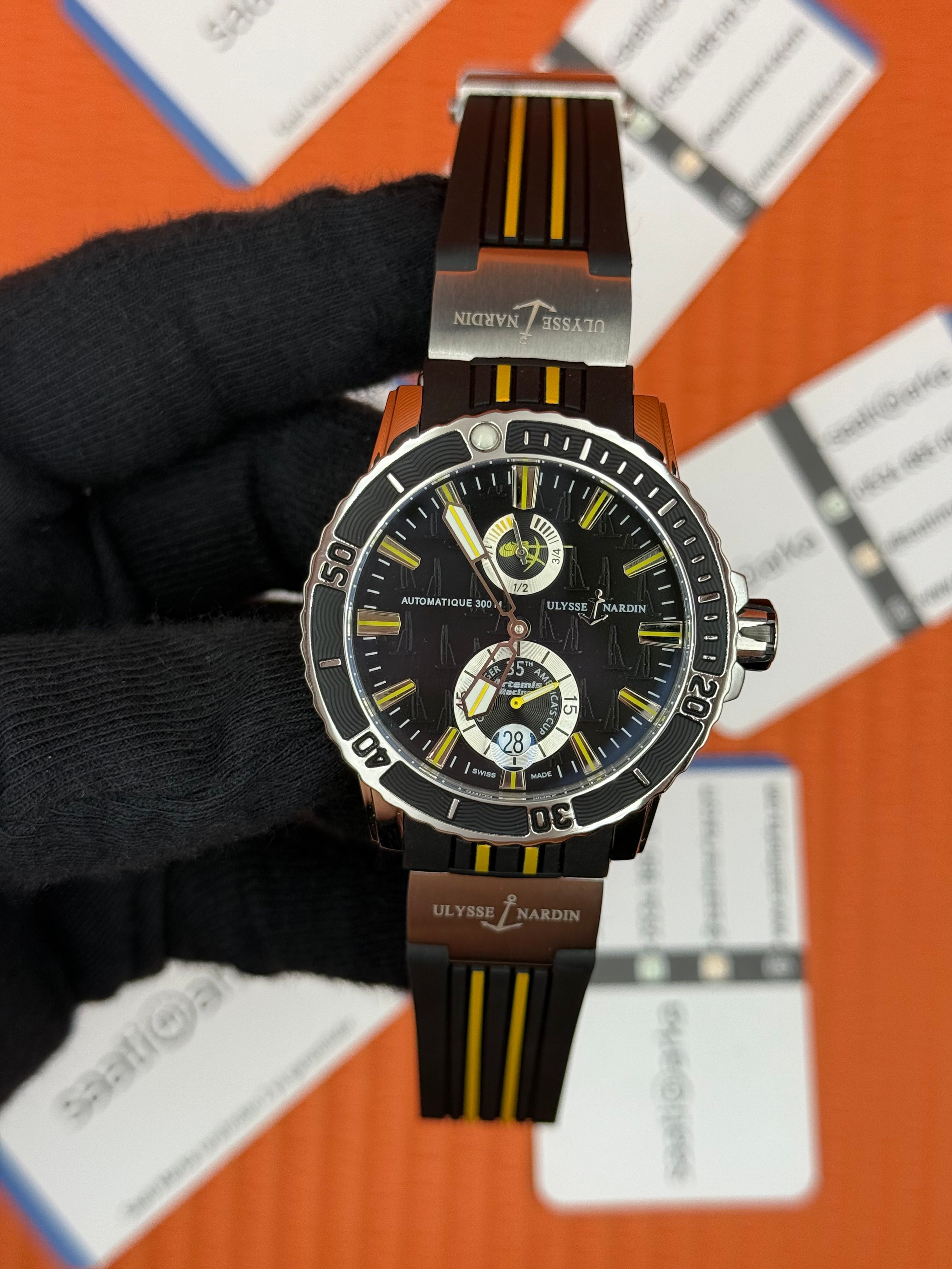ULYSSE NARDİN MAXİ MARİNE CHRONOMETER SİYAH KORDON SARI DETAYLI