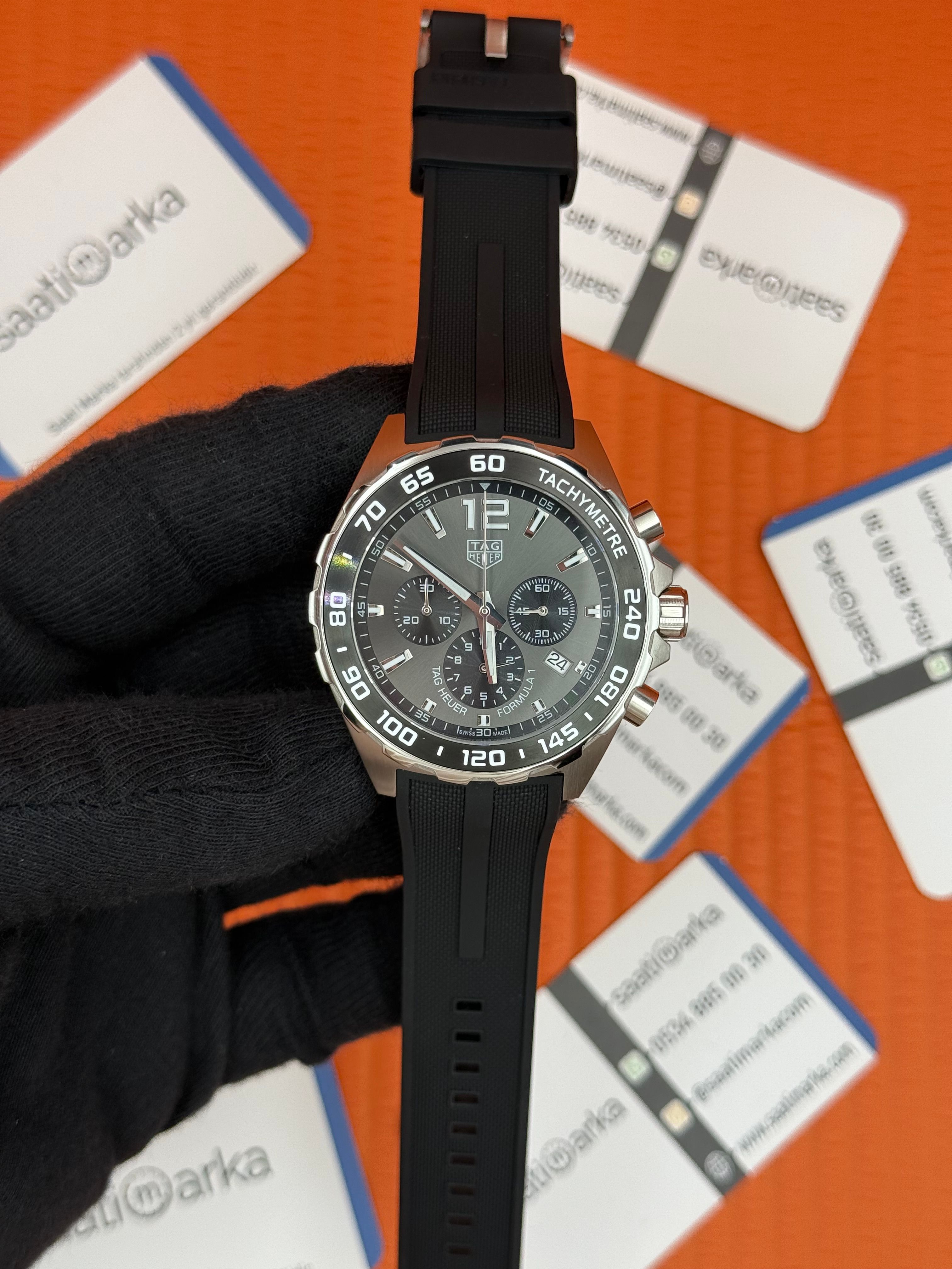 TAGHEUER FORMULA SİYAH KAUÇUK KORDON GRİ KADRAN 