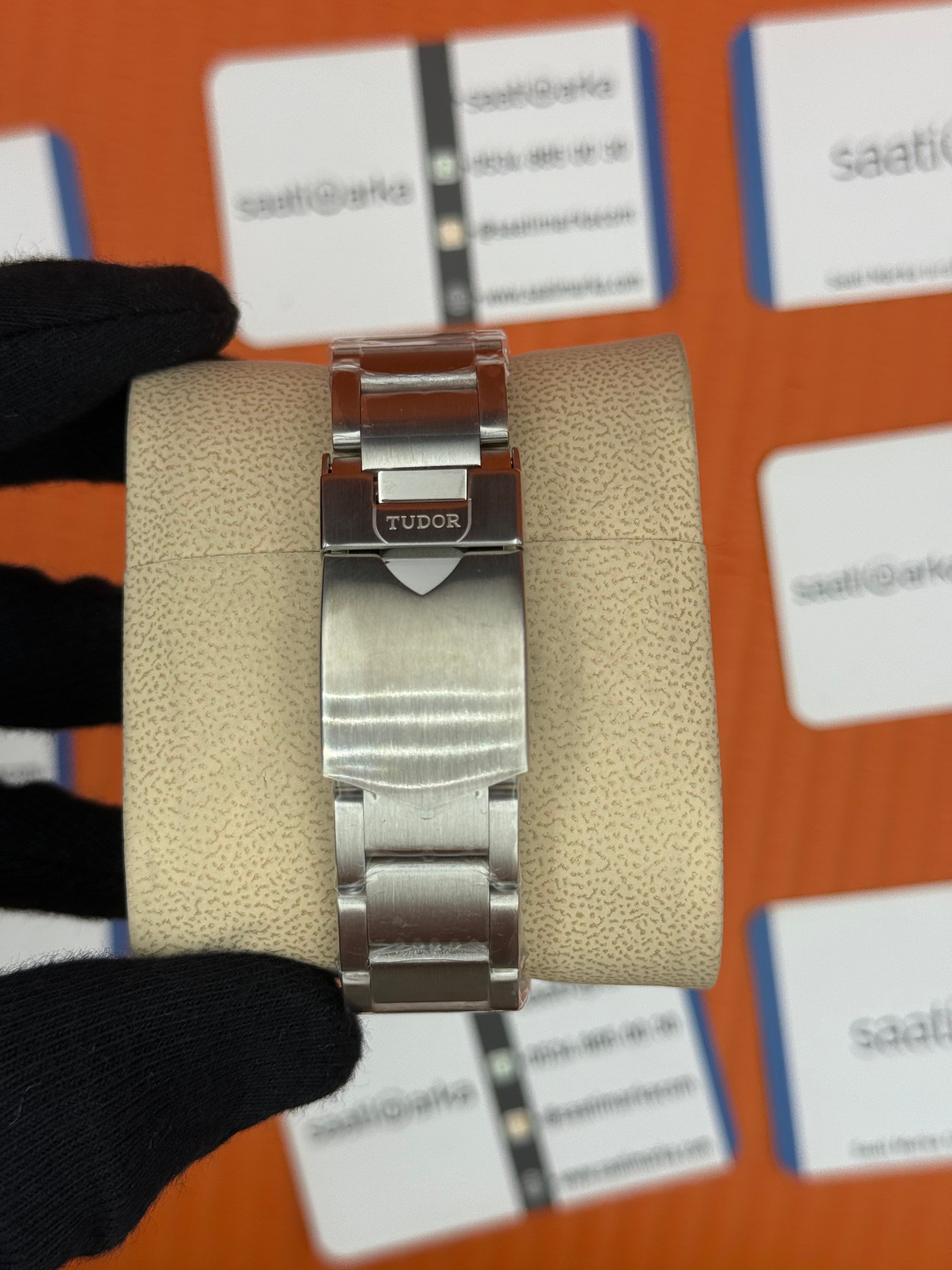 TUDOR black bey siyah kadran silver kasa kordon 41mm erkek kol saati