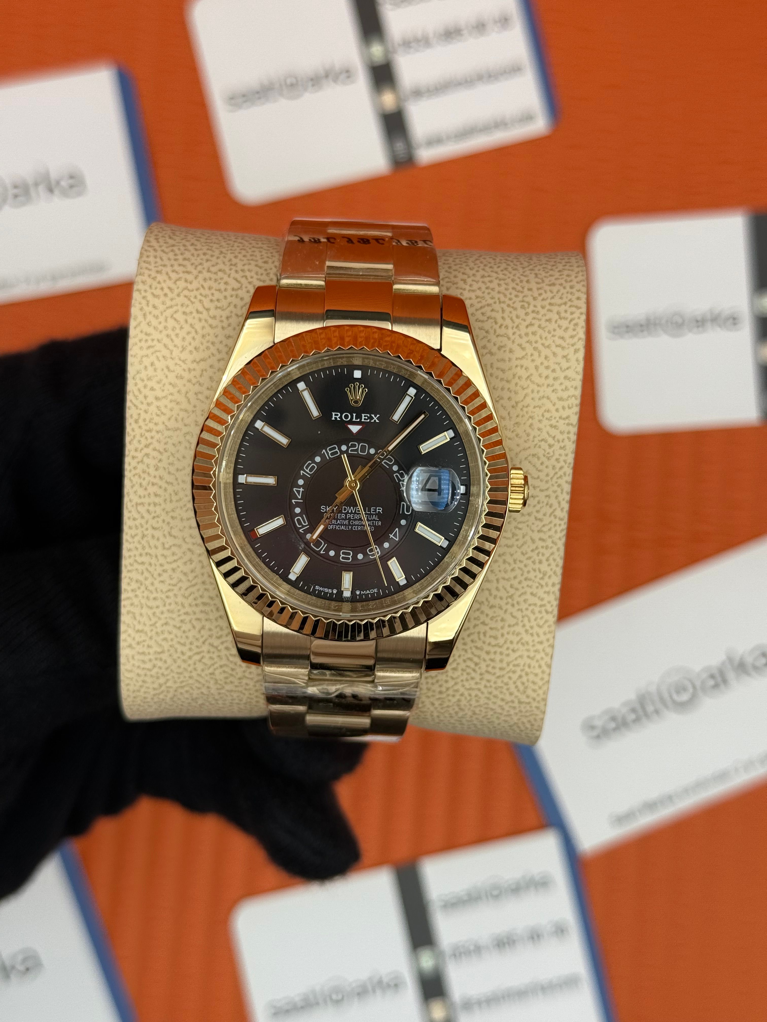ROLEX Sky Dweller black dial oyster kordon gold kasa-kordon