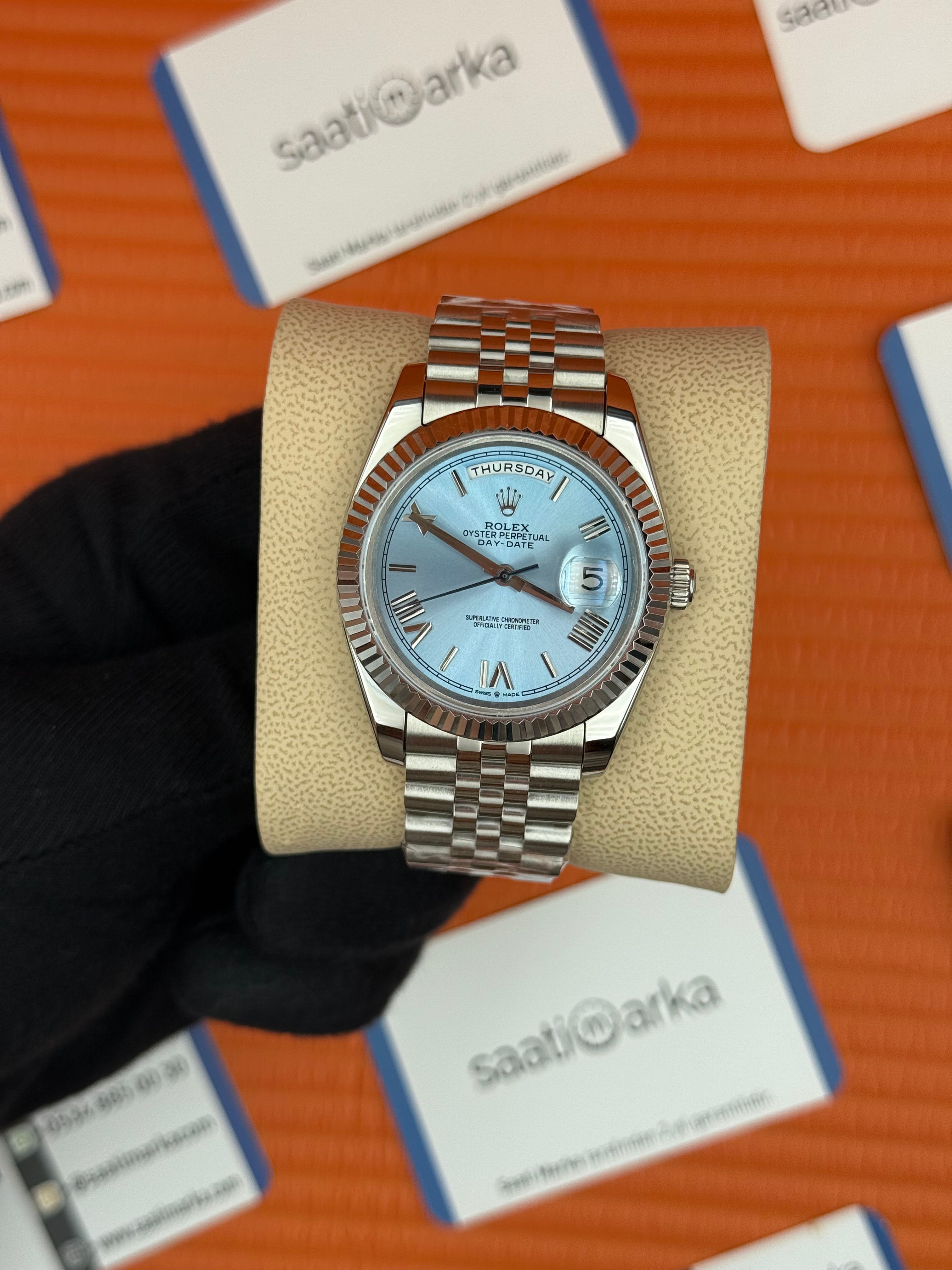 ROLEX Day Date roma rakamlı buz mavisi kadran silver jubilee kordon
