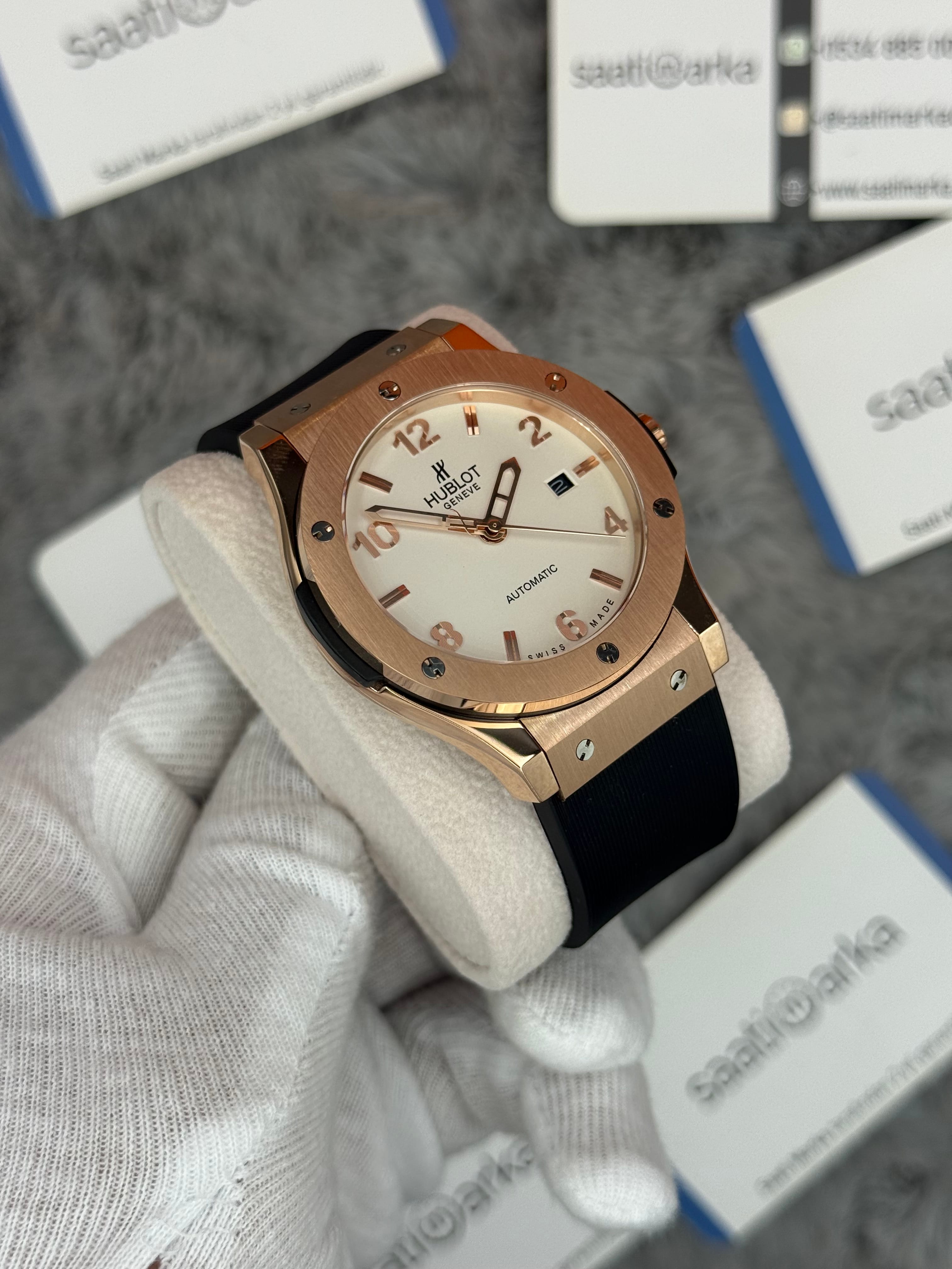HUBLOT vendome 41mm rose kasa beyaz kadran siyah kauçuk kordon erkek kol saati