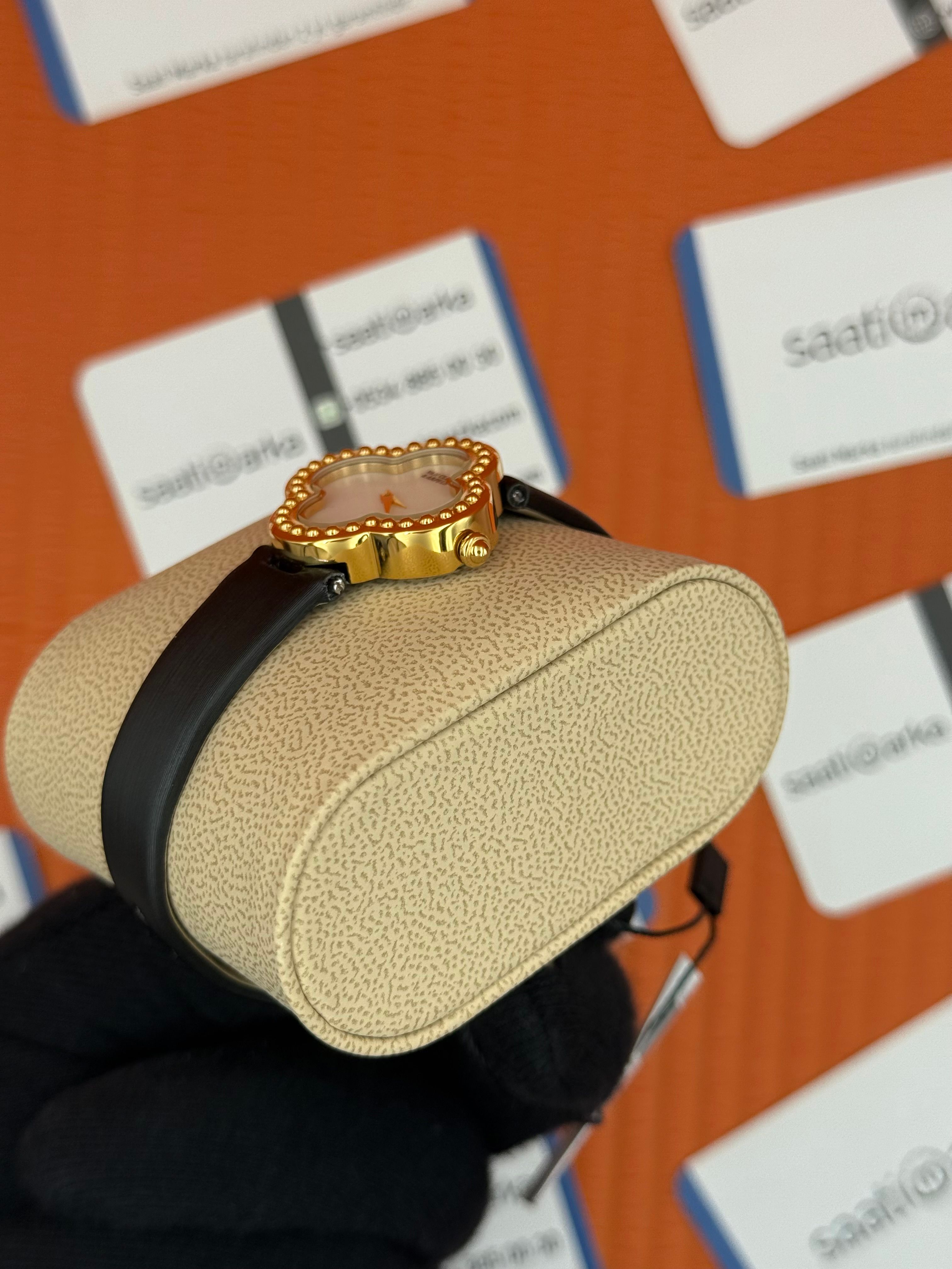 VAN CLEEF beyaz kadran gold kasa bezel kadın kol saati