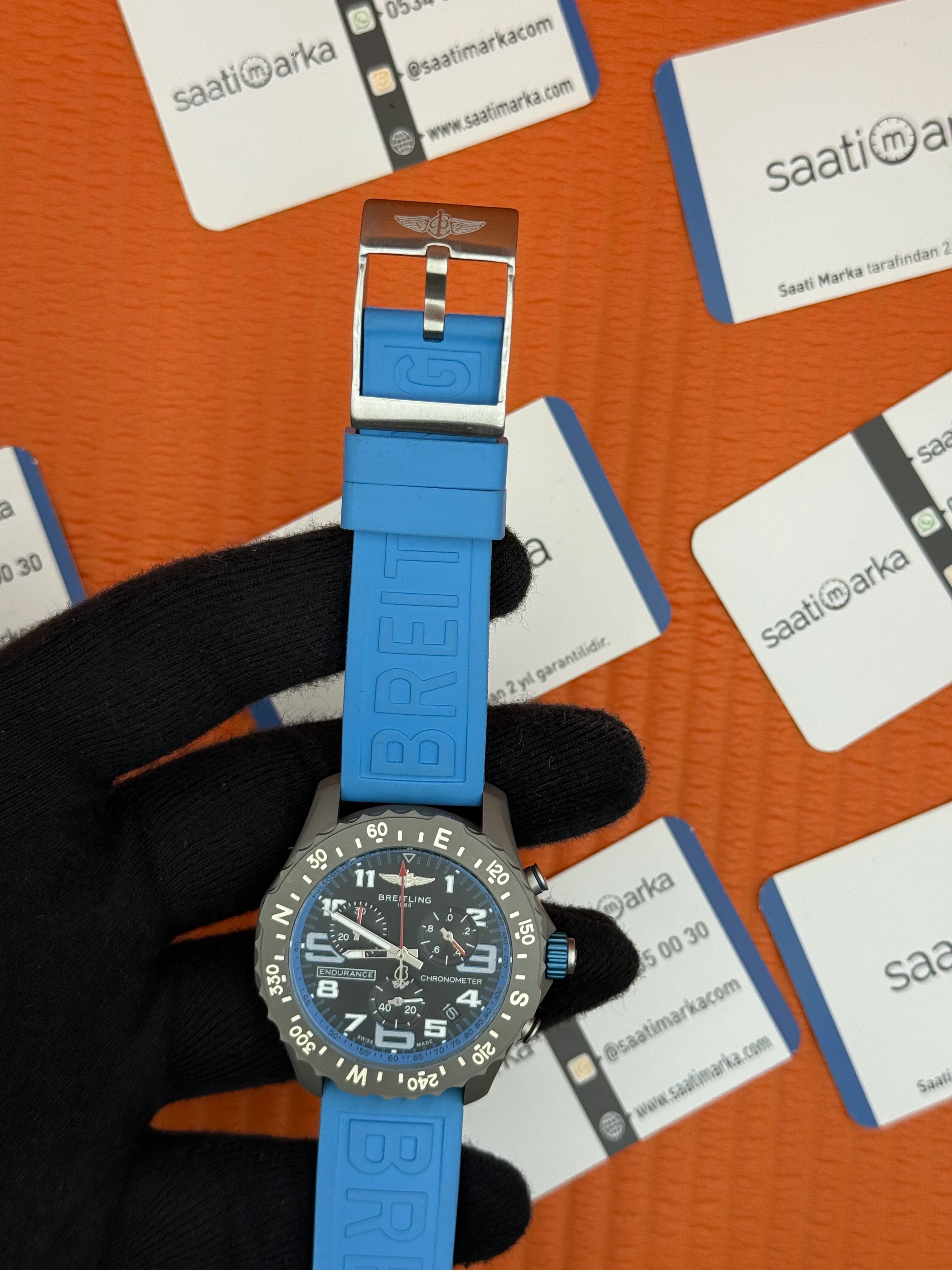 BREITLING Endurance mavi kauçuk kordon siyah kadran çelik kasa
