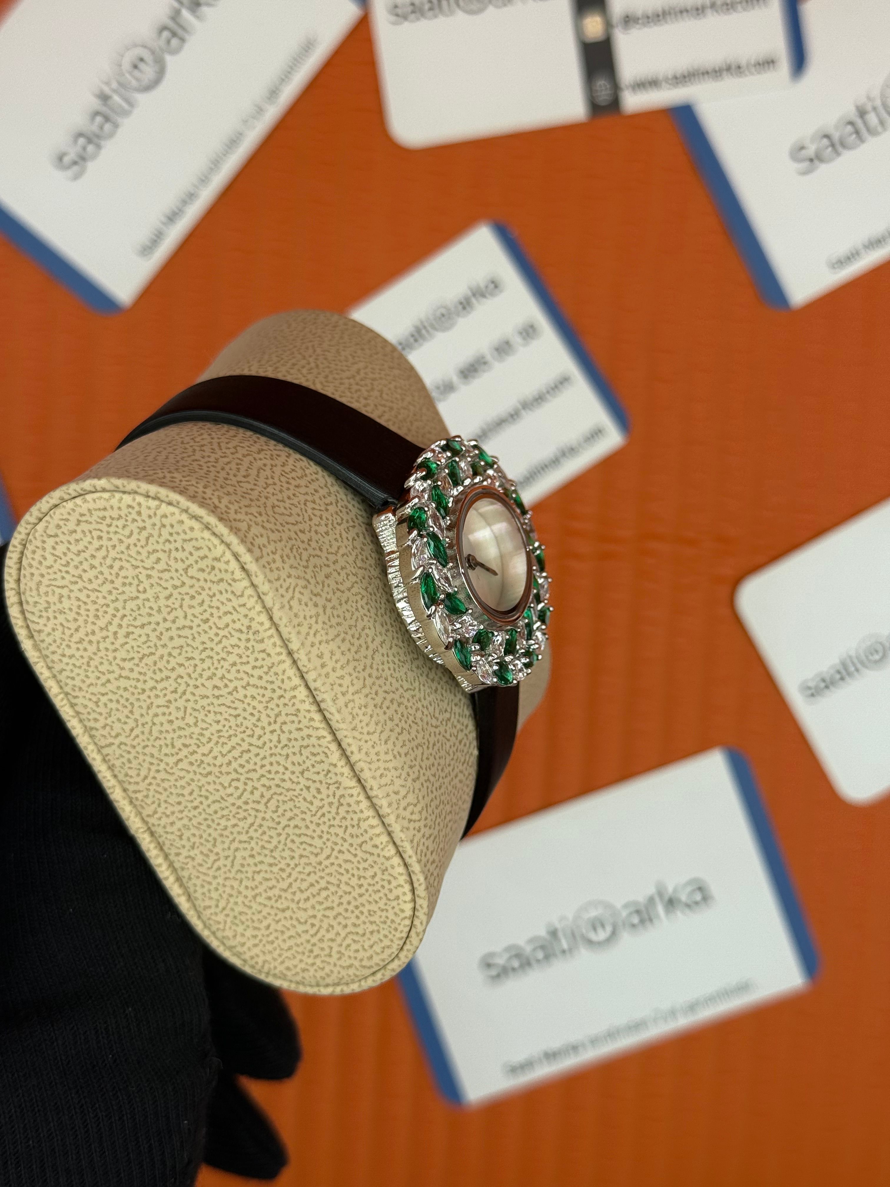 PIAGET taşlı bezel sedef kadran deri siyah kordon