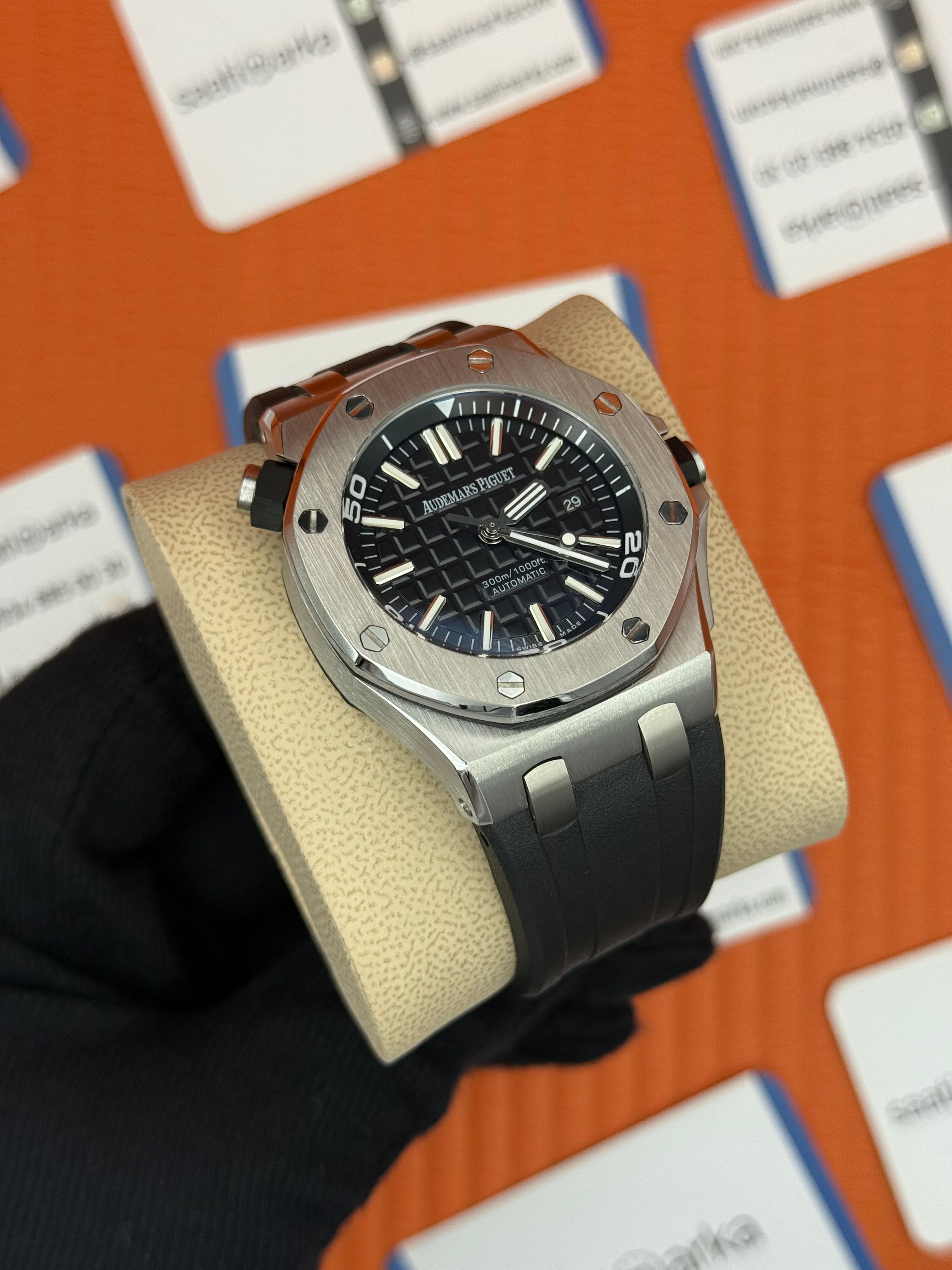 AUDEMARS PİGUET ROYAL OAK KAUÇUK SİYAH KORDON SİYAH KADRAN SİLVER KASA