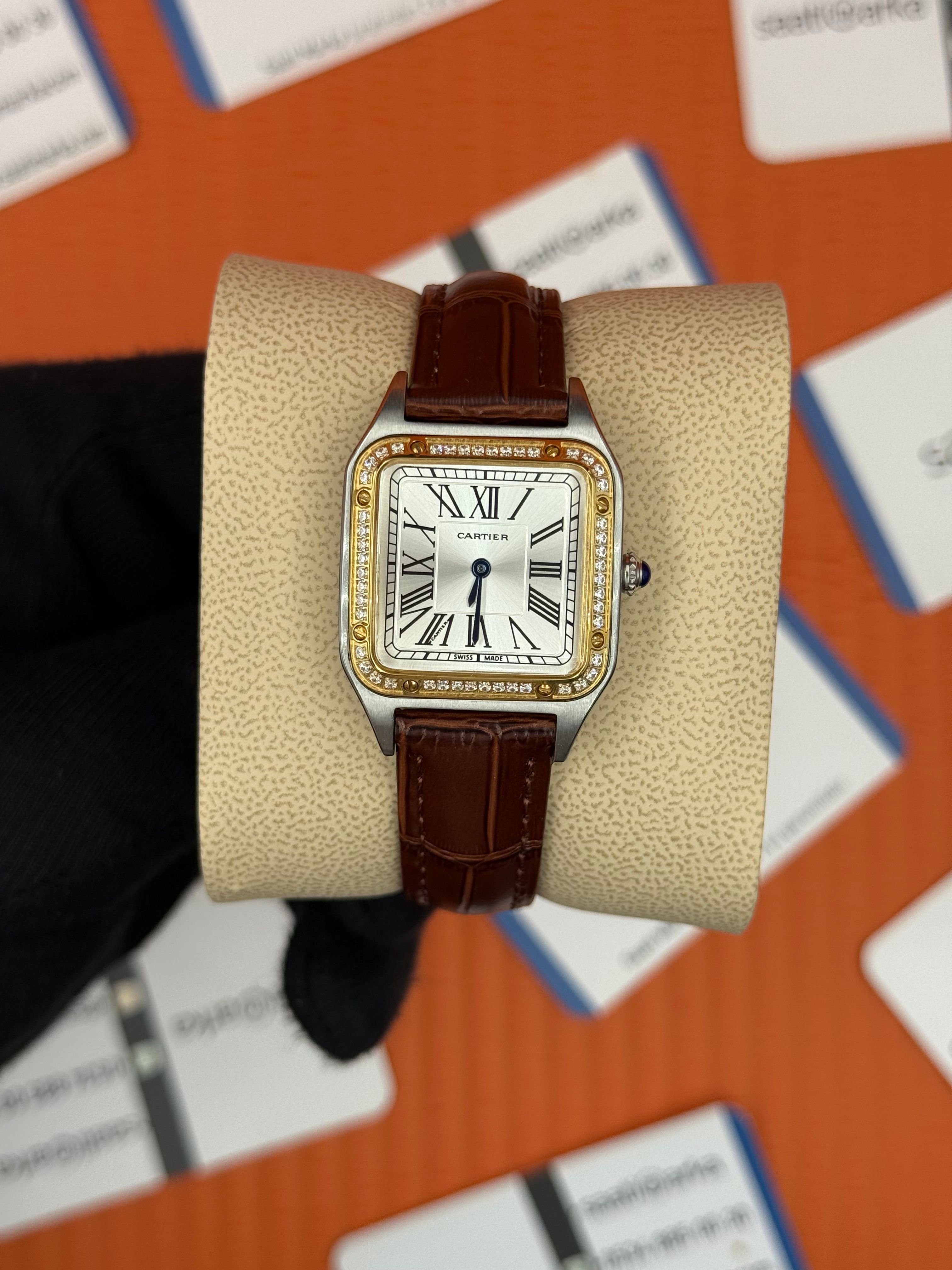 CARTIER Santos 27mm kadın kol saati silver kasa taşlı bezel kahverengi deri kordon
