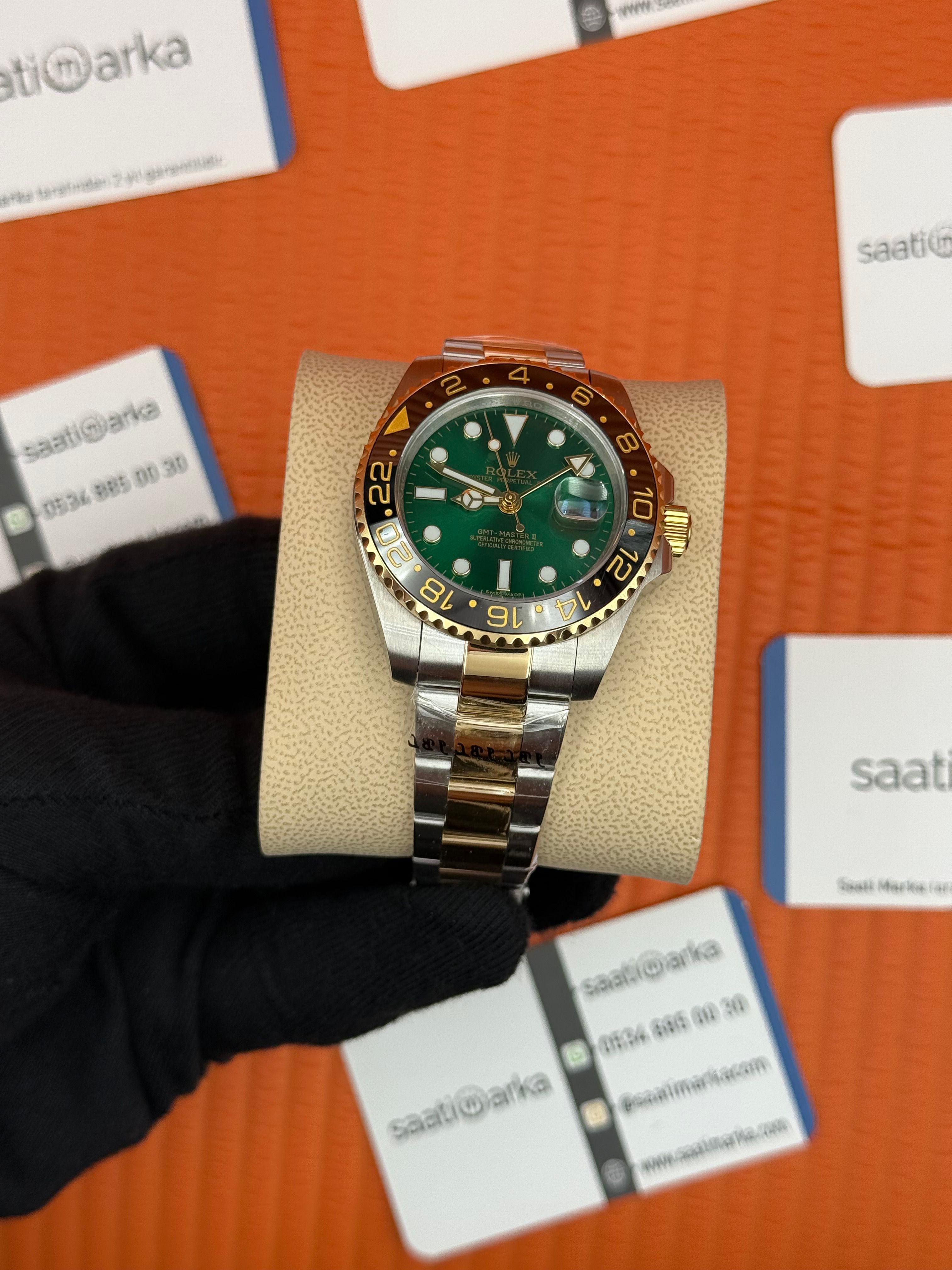 ROLEX Gmt Master green dial black bezel oyster gold silver kordon 40mm