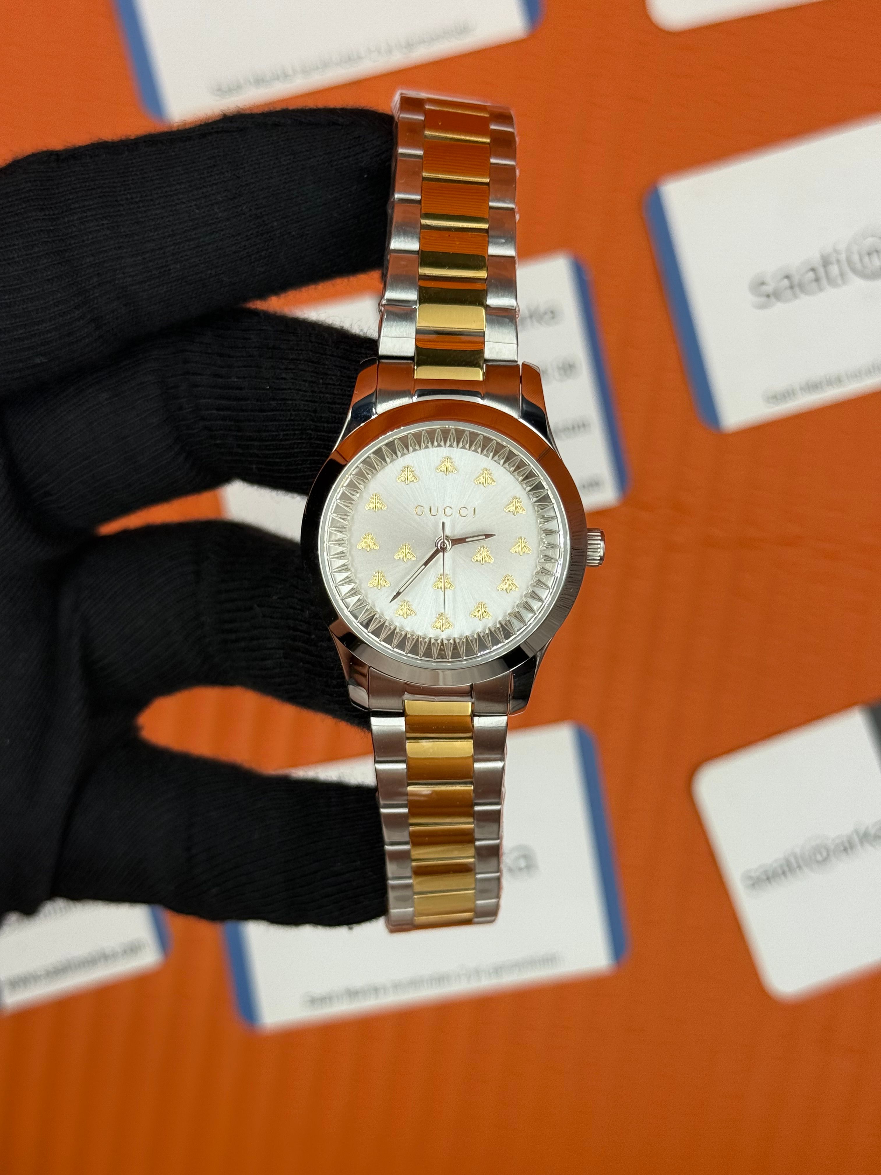 GUCCI beyaz kadran gold silver kasa-kordon kadın kol saati