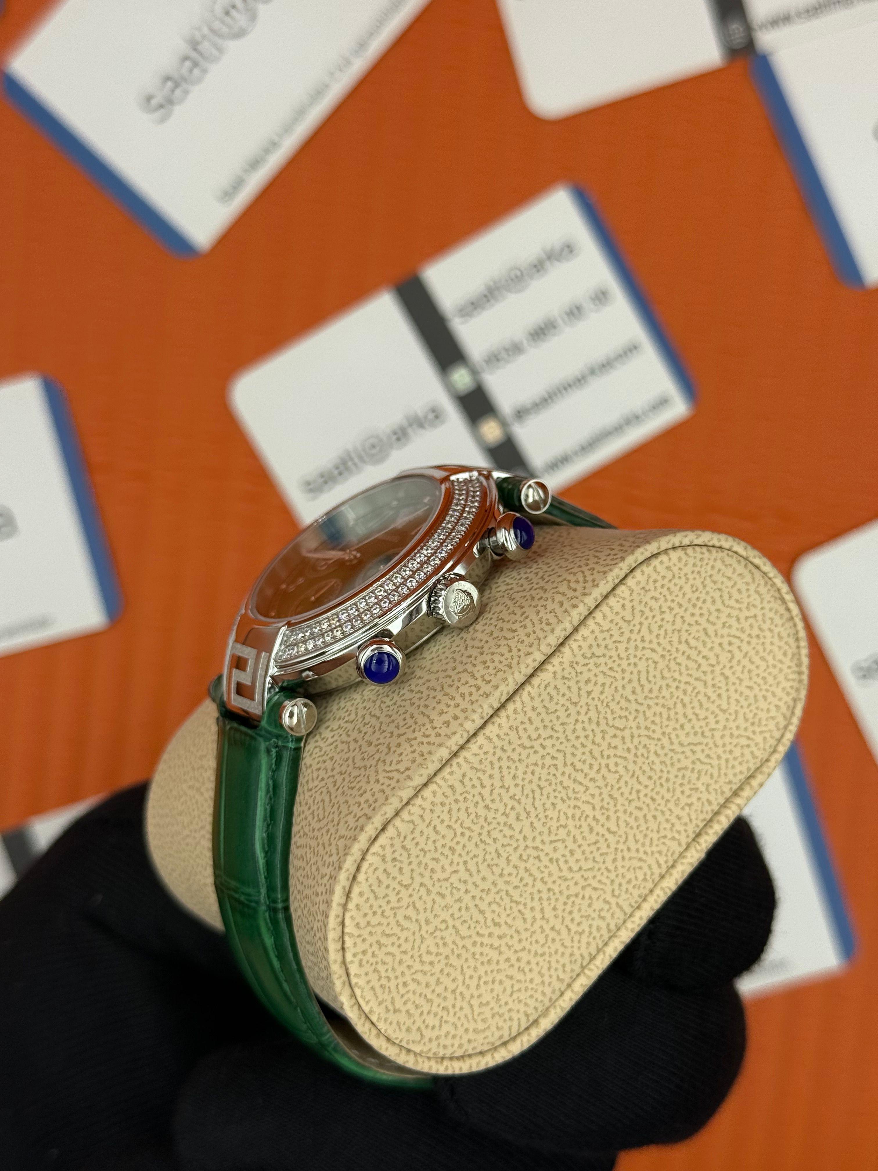 VERSACE taşlı bezel yeşil kadran yeşil deri kordon silver kasa kadın  kol saati