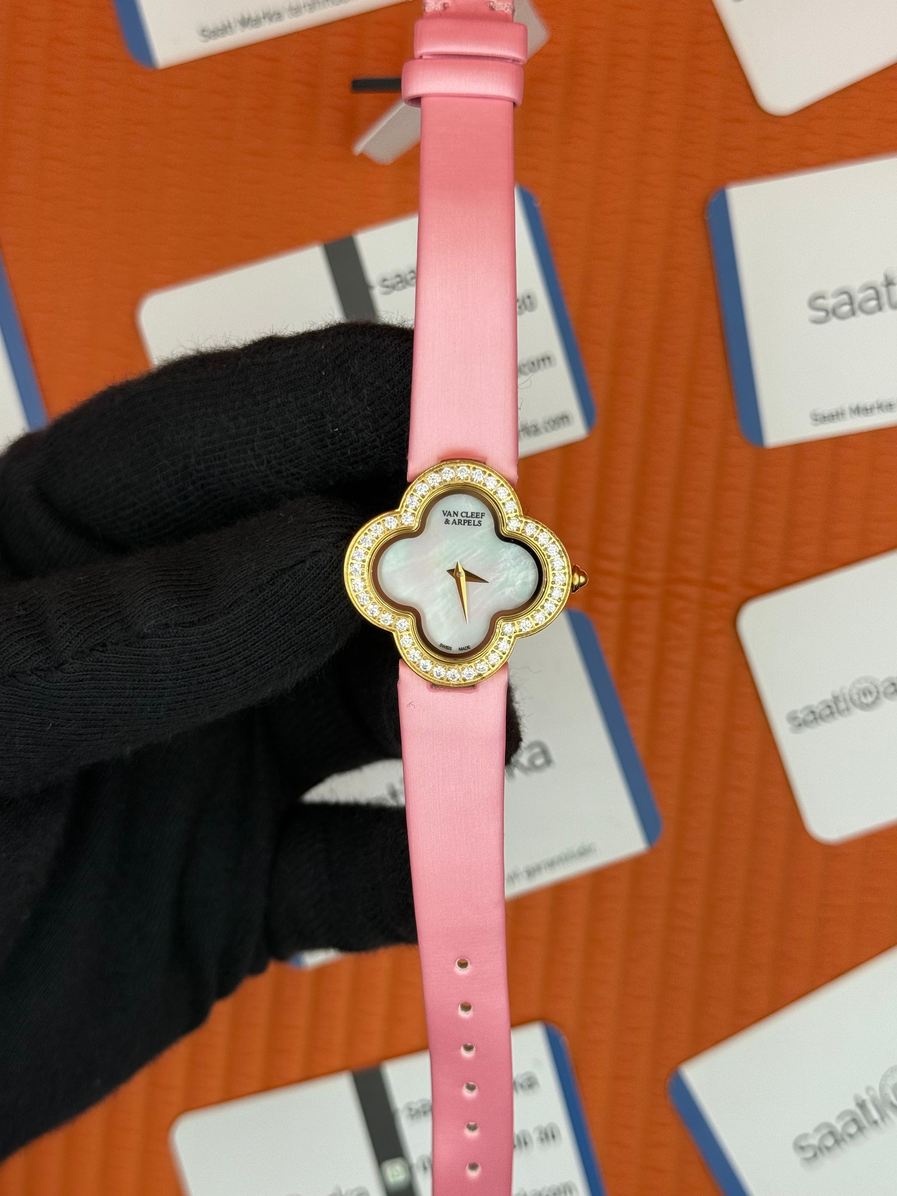 VAN CLEEF beyaz kadran pembe deri kordon gold kasa taşlı bezel kadın kol saati