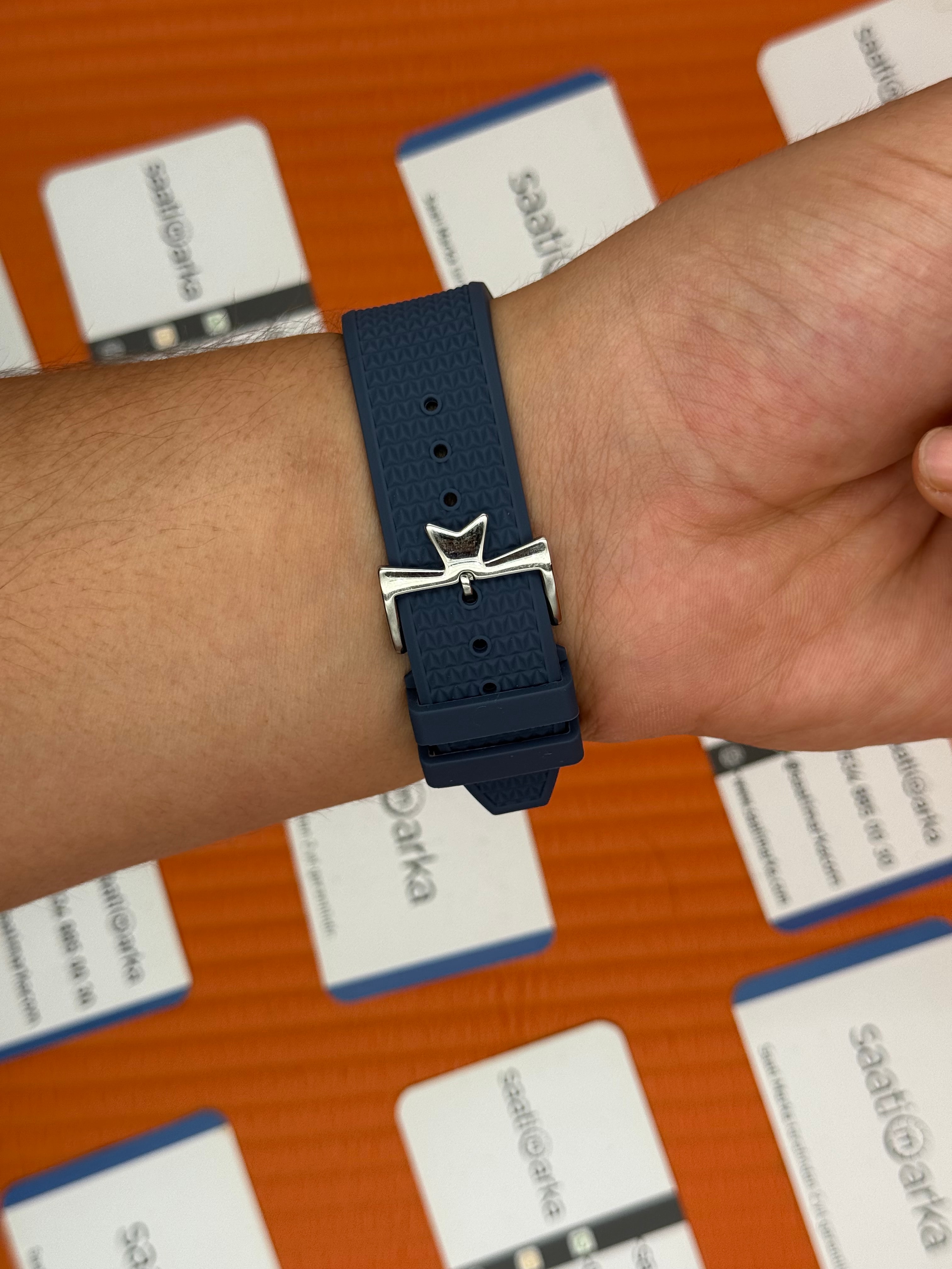 VACHERON CONSTANTIN overseas chronograph mavi kadran silver kasa mavi kauçuk kordon erkek kol saati