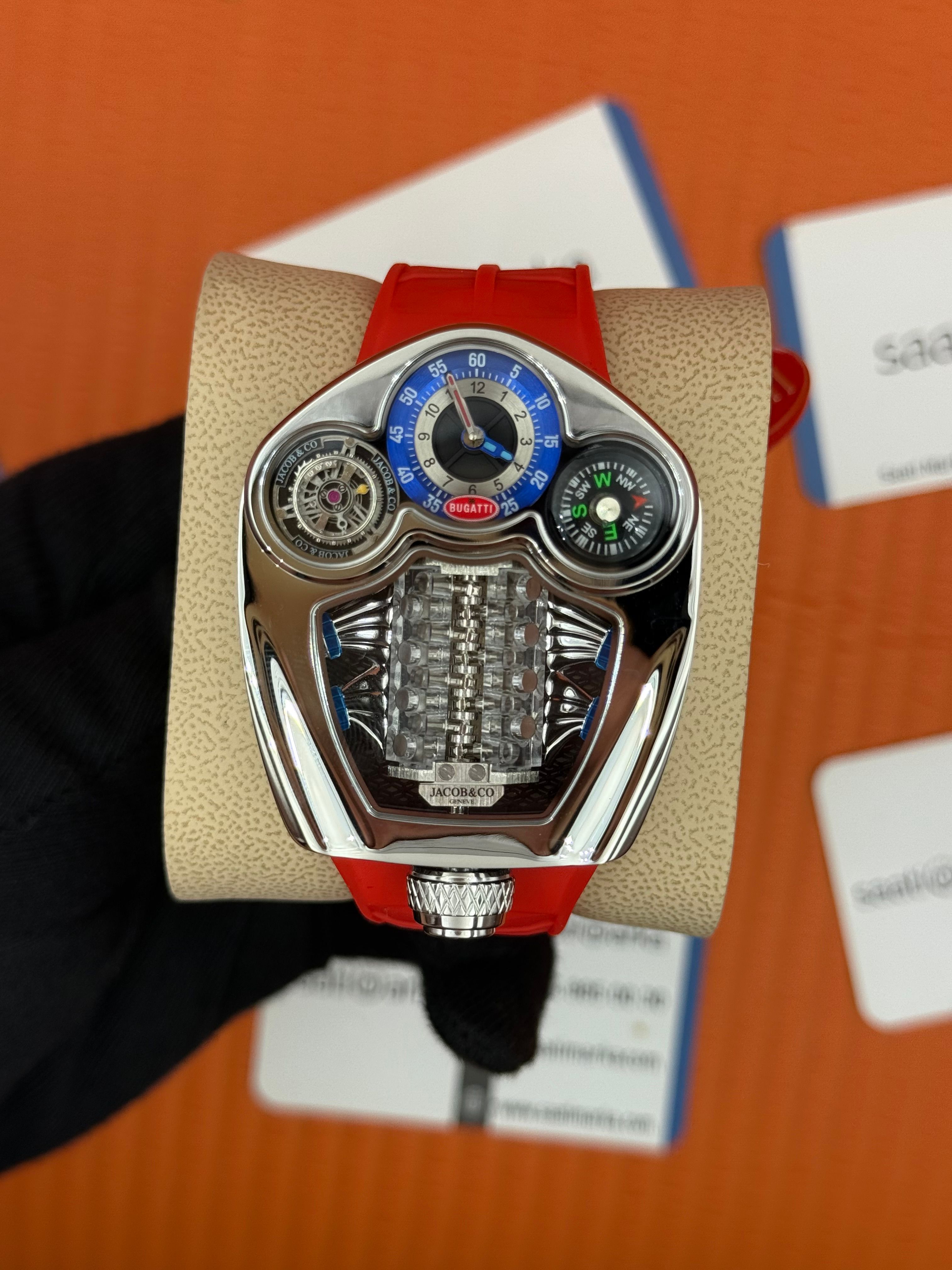 JACOB&CO BUGATTI turbllon kadran kırmızı kauçuk kordon silver kasa 