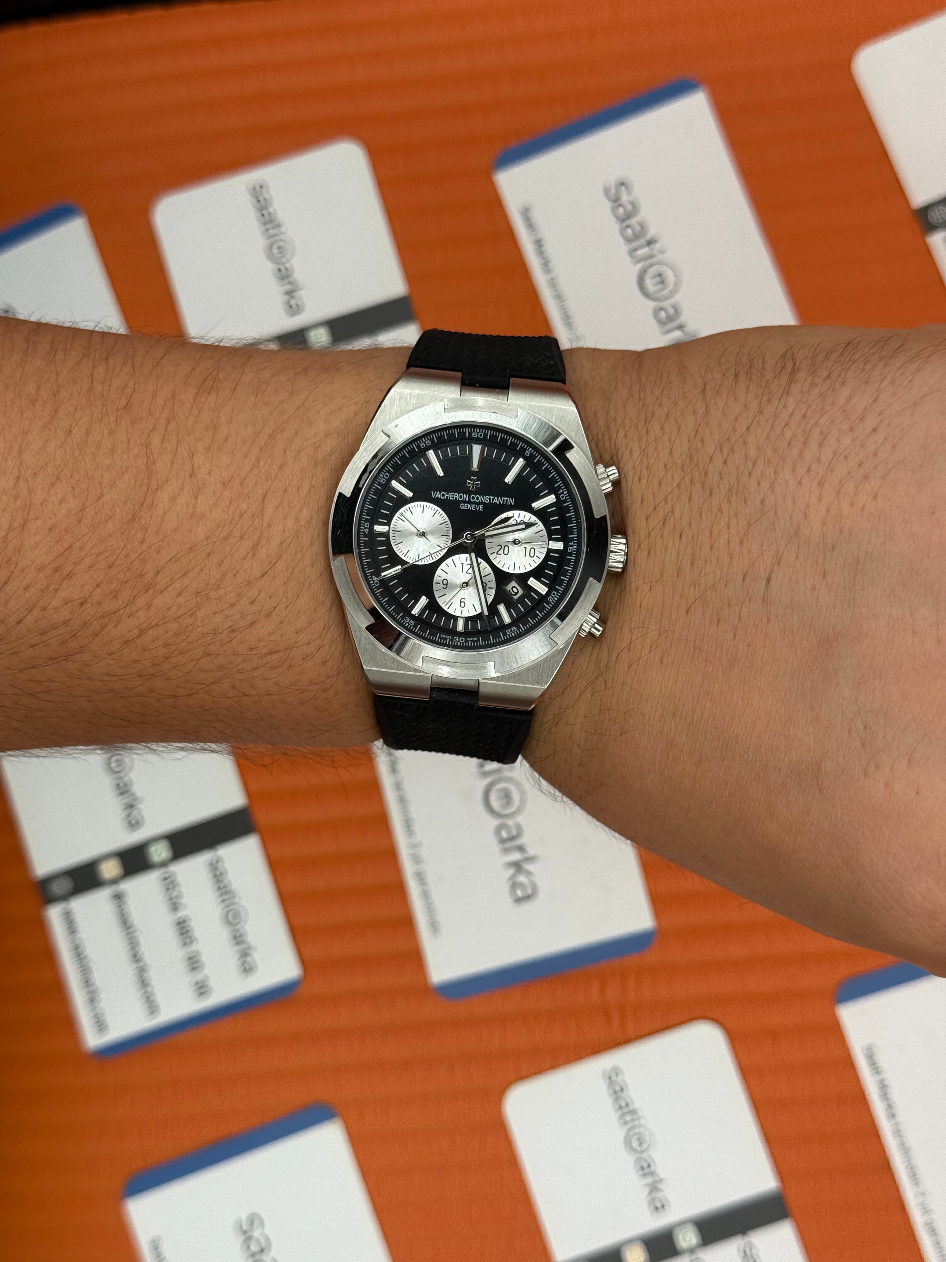VACHERON CONSTANTIN overseas chronograph siyah kadran silver kasa siyah kauçuk kordon erkek kol saati