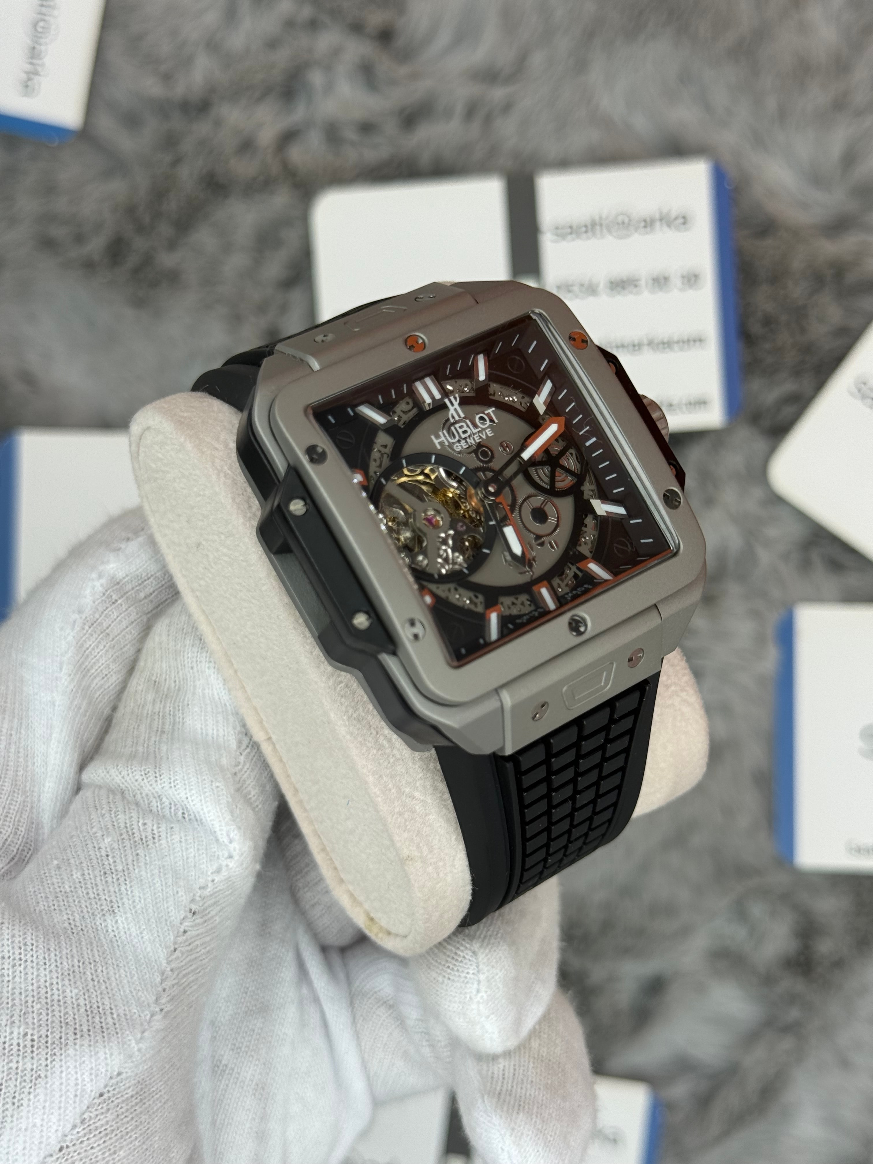 HUBLOT square bang tourbillon 42mm silver kasa siyah kauçuk kordon erkek kol saati