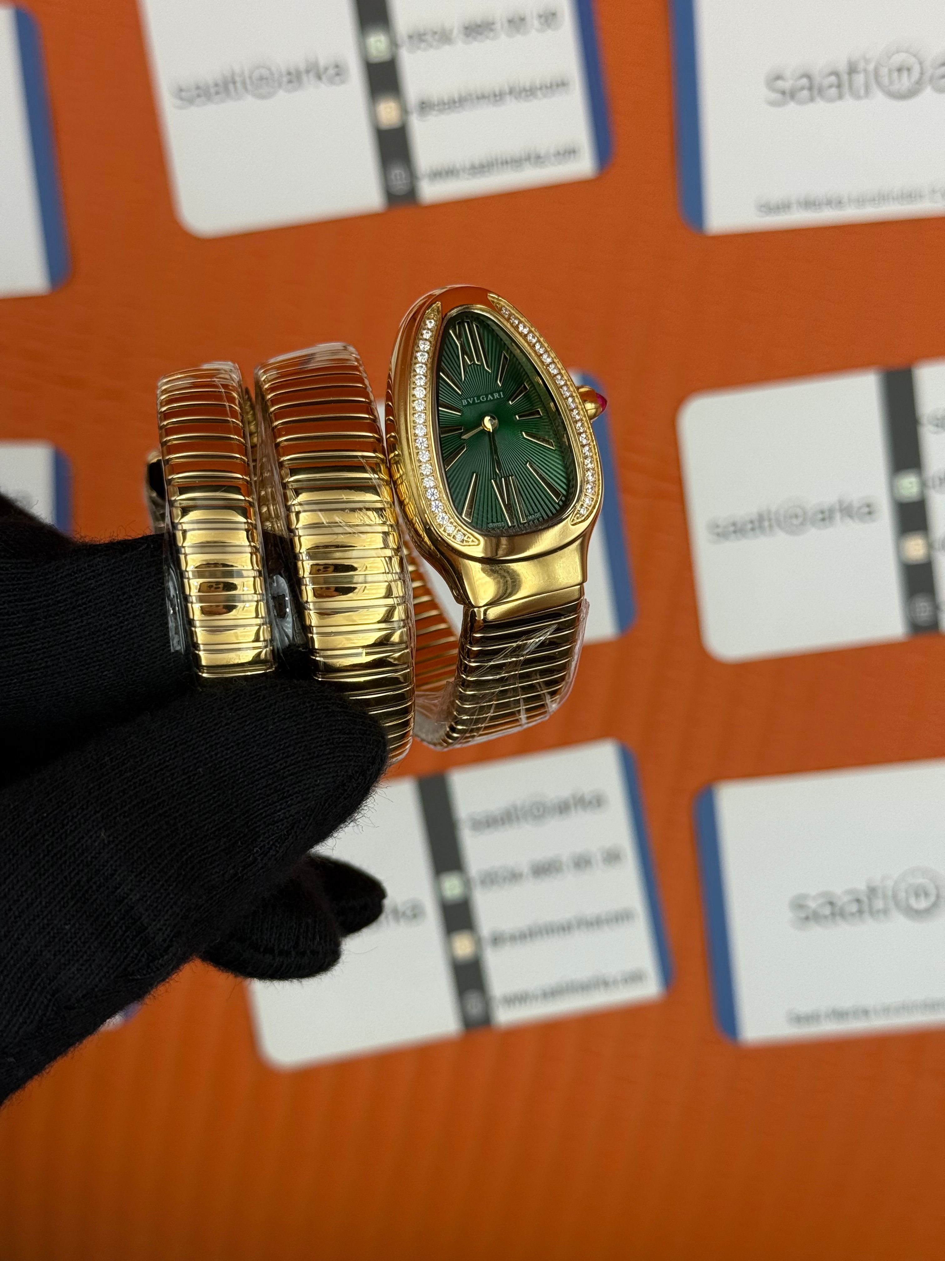 BVLGARİ serpenti çift sarma gold kordon taşlı bezel yeşil kadran kadın kol saati
