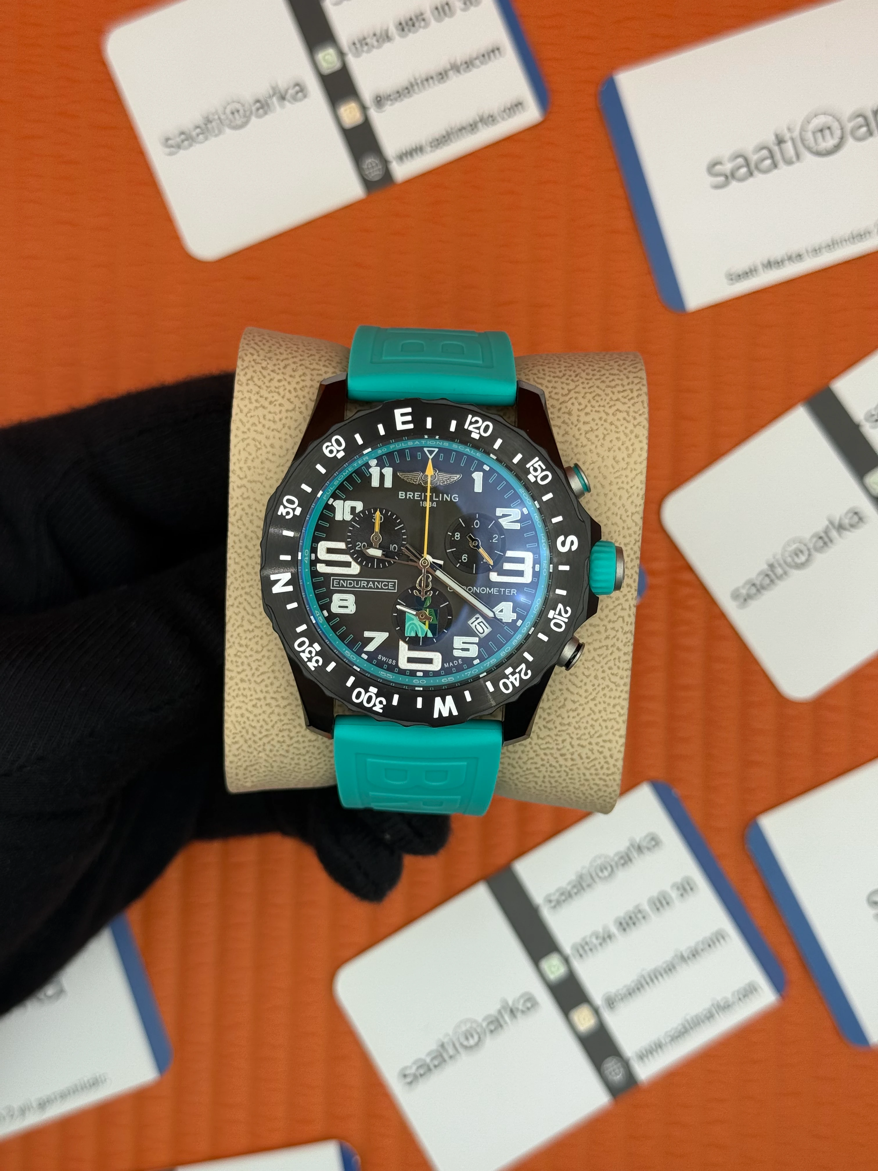 BREITLING Endurance turkuaz kauçuk kordon siyah kadran çelik kasa