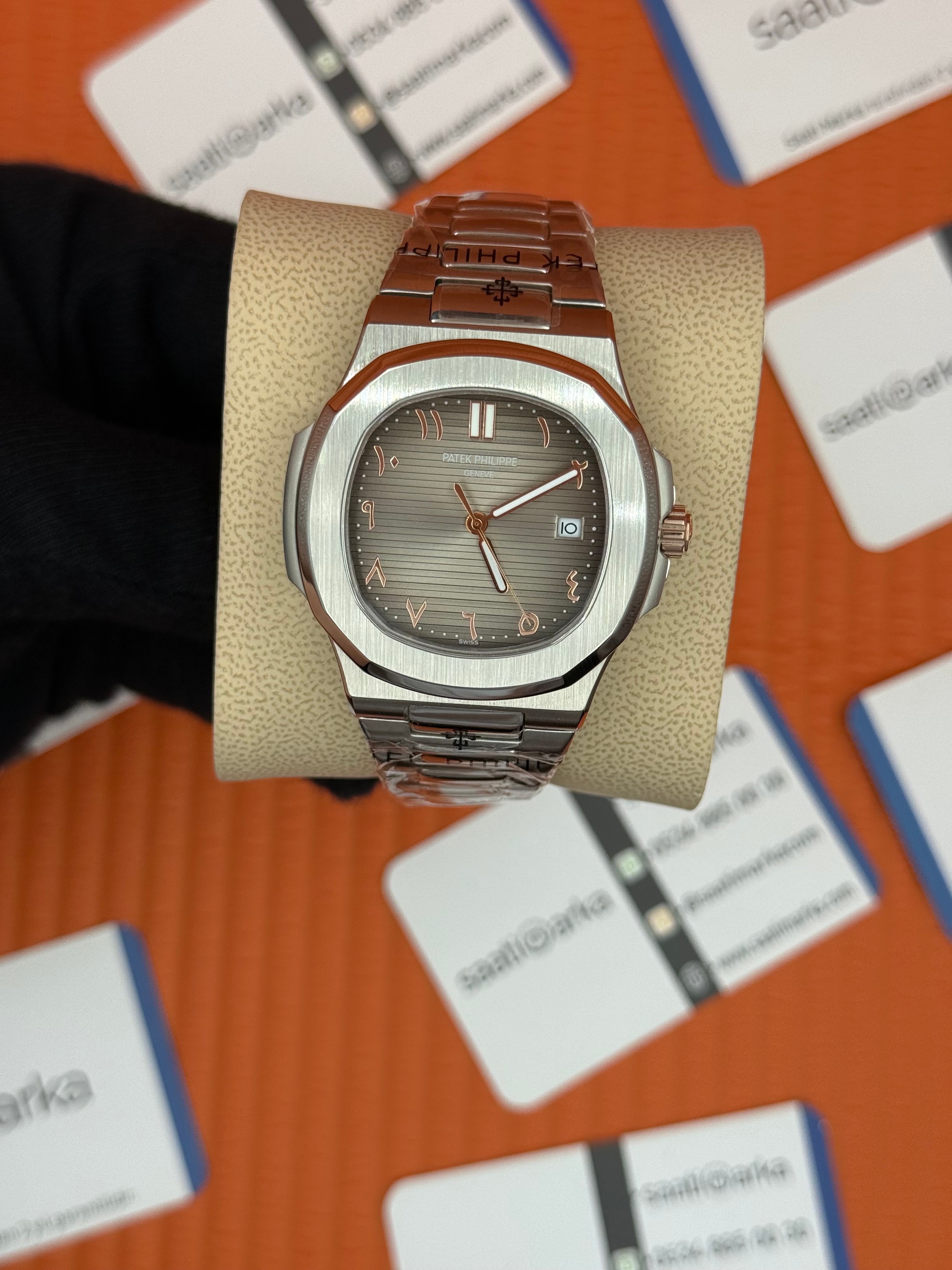 PATEK PHILIPPE NAUTİLUS GRİ KADRAN ARAPÇA İNDEXLİ SİLVER KASA-KORDON 