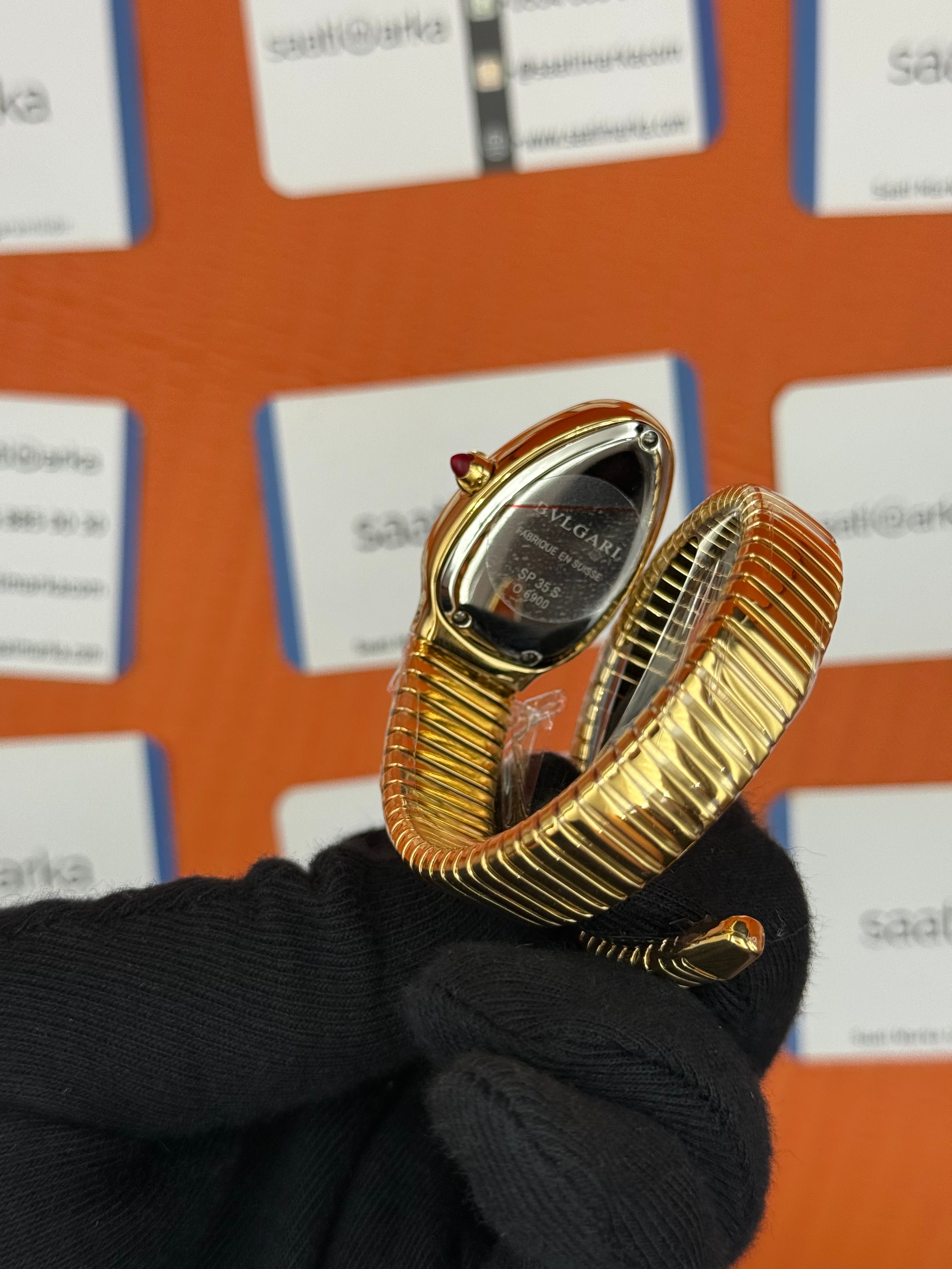 BVLGARİ serpenti tek sarma gold kordon taşlı bezel yeşil kadran kadın kol saati