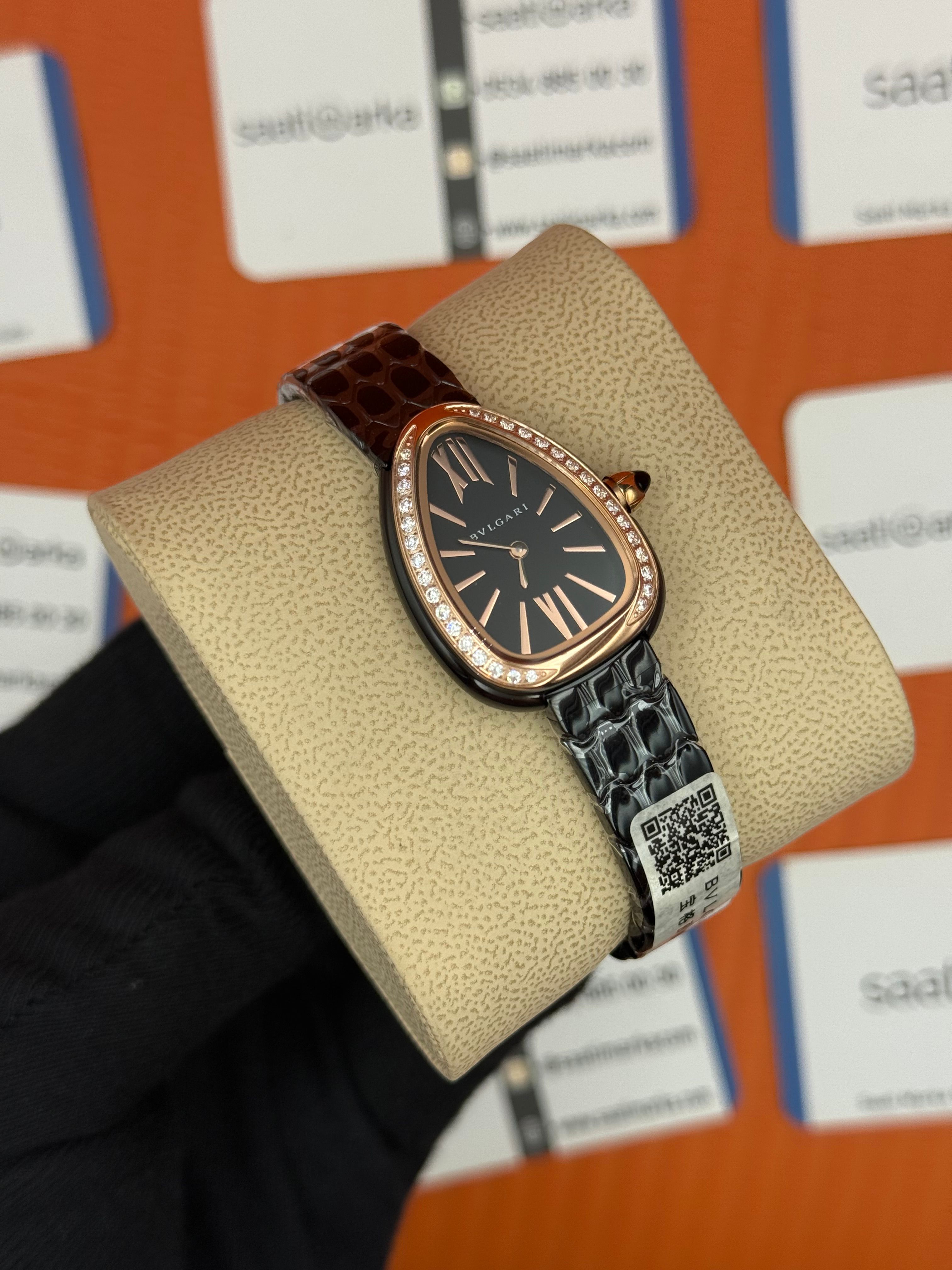 BVLGARİ serpenti seduttori taşlı bezel siyah kadran siyah kasa kordon kadın kol saati