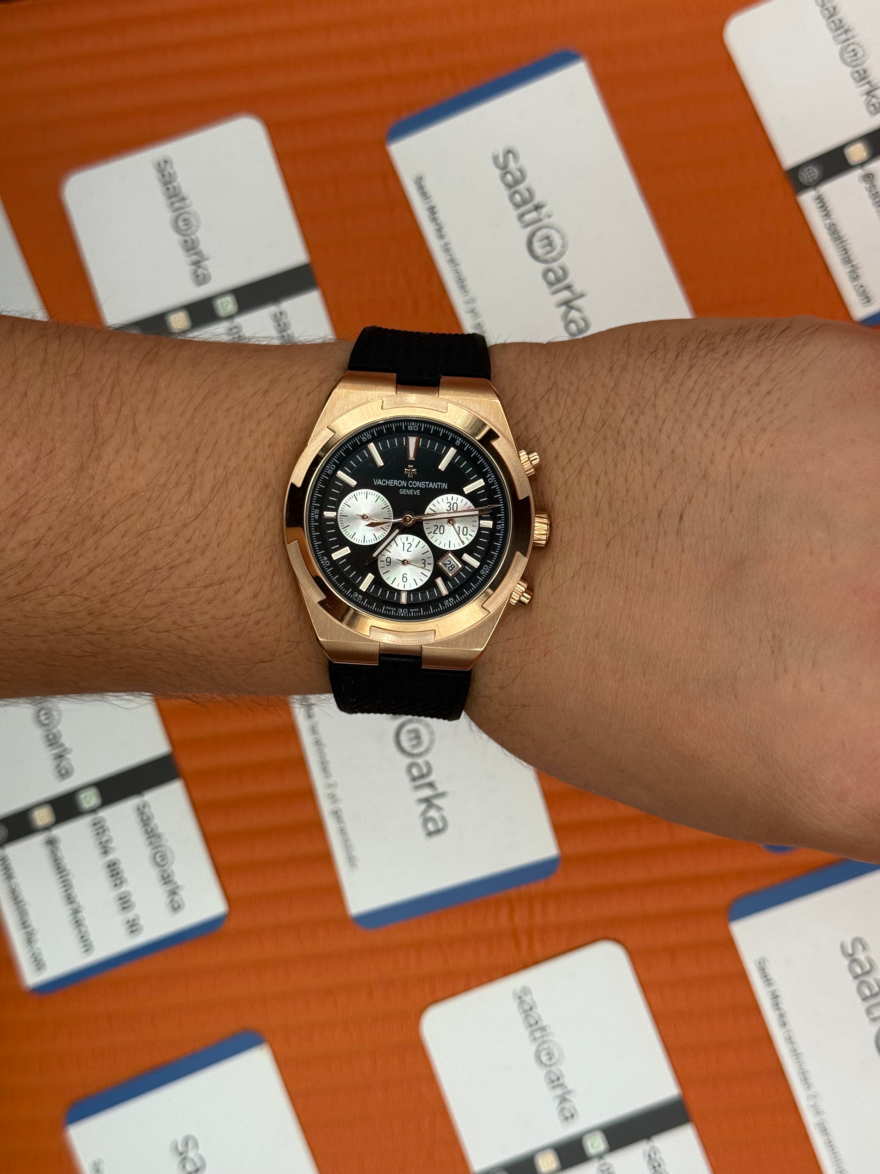 VACHERON CONSTANTIN overseas chronograph siyah kadran rose kasa siyah kauçuk kordon erkek kol saati