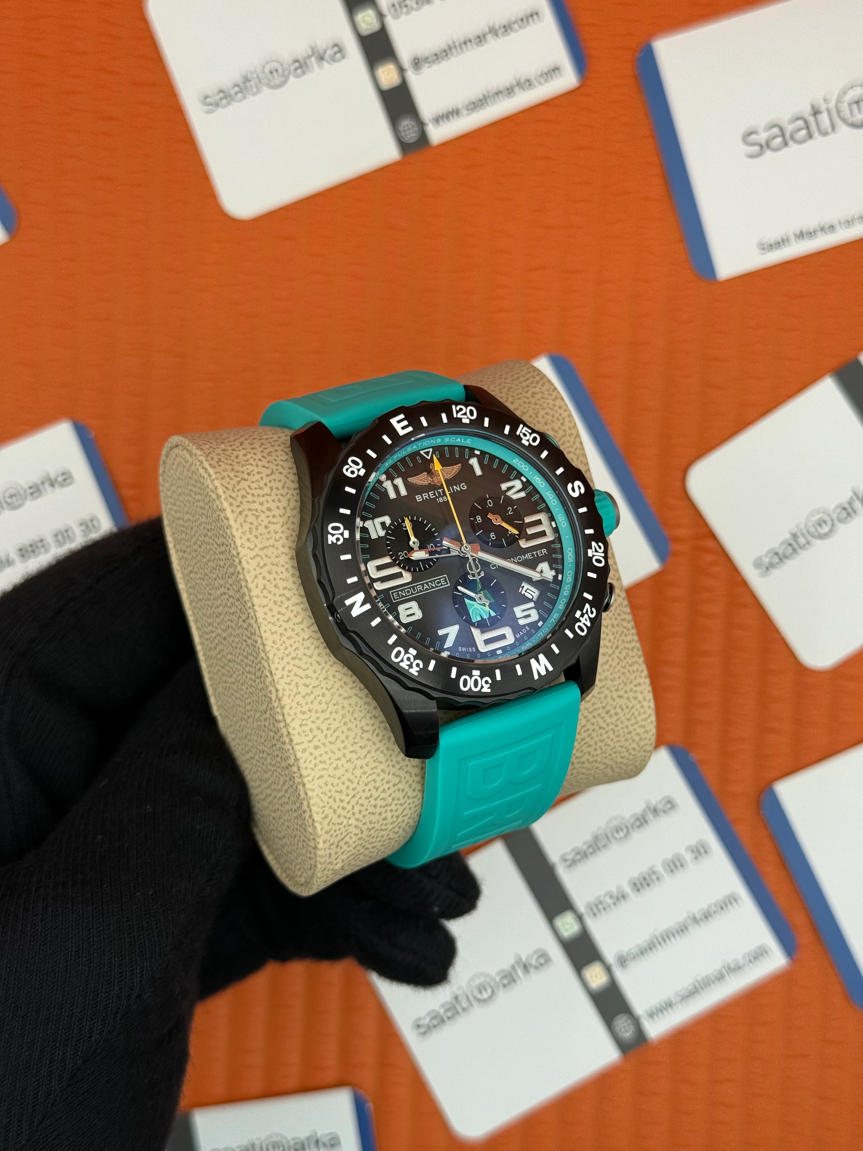 BREITLING Endurance turkuaz kauçuk kordon siyah kadran çelik kasa