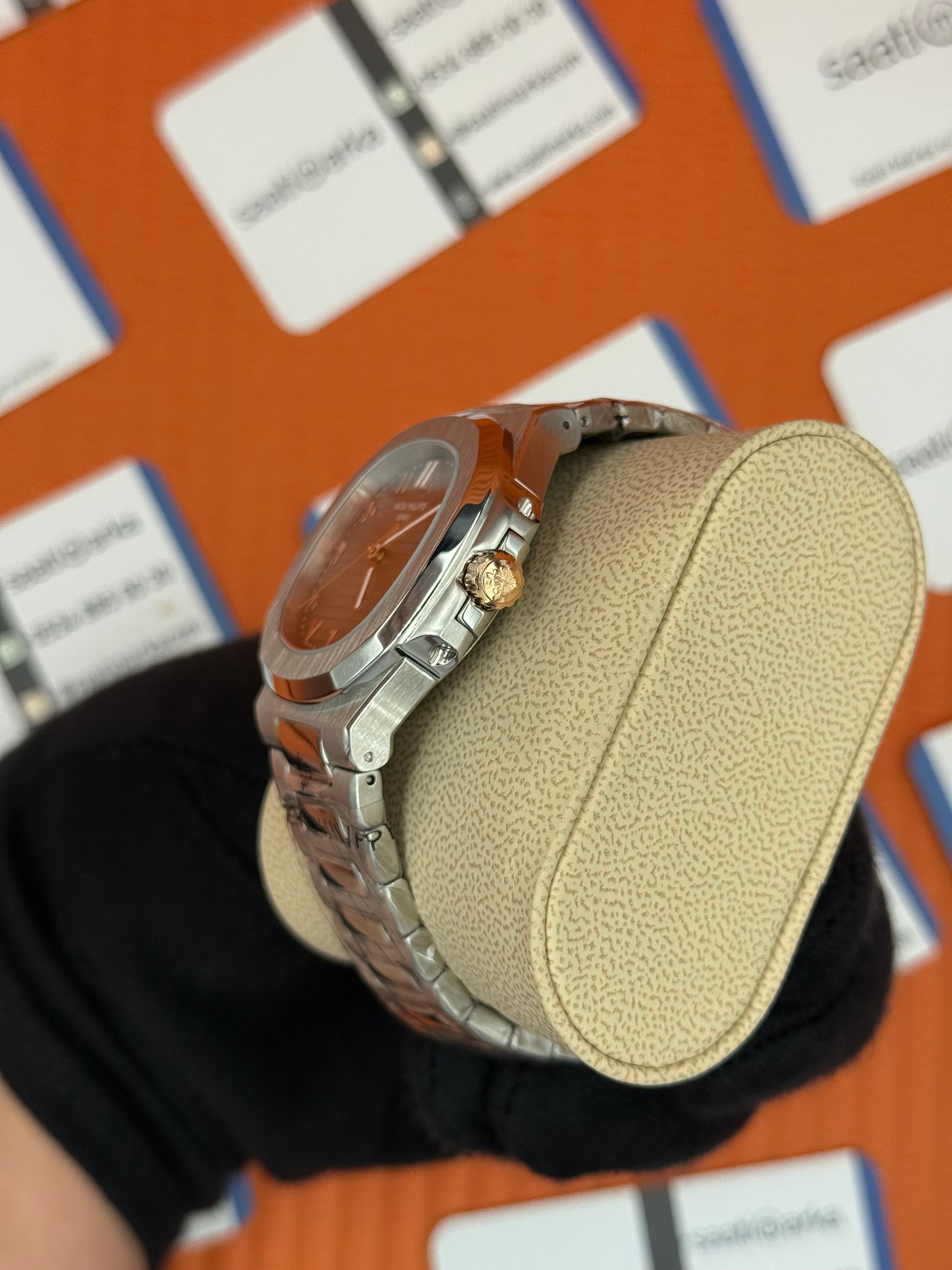 PATEK PHILIPPE NAUTİLUS GRİ KADRAN ARAPÇA İNDEXLİ SİLVER KASA-KORDON 