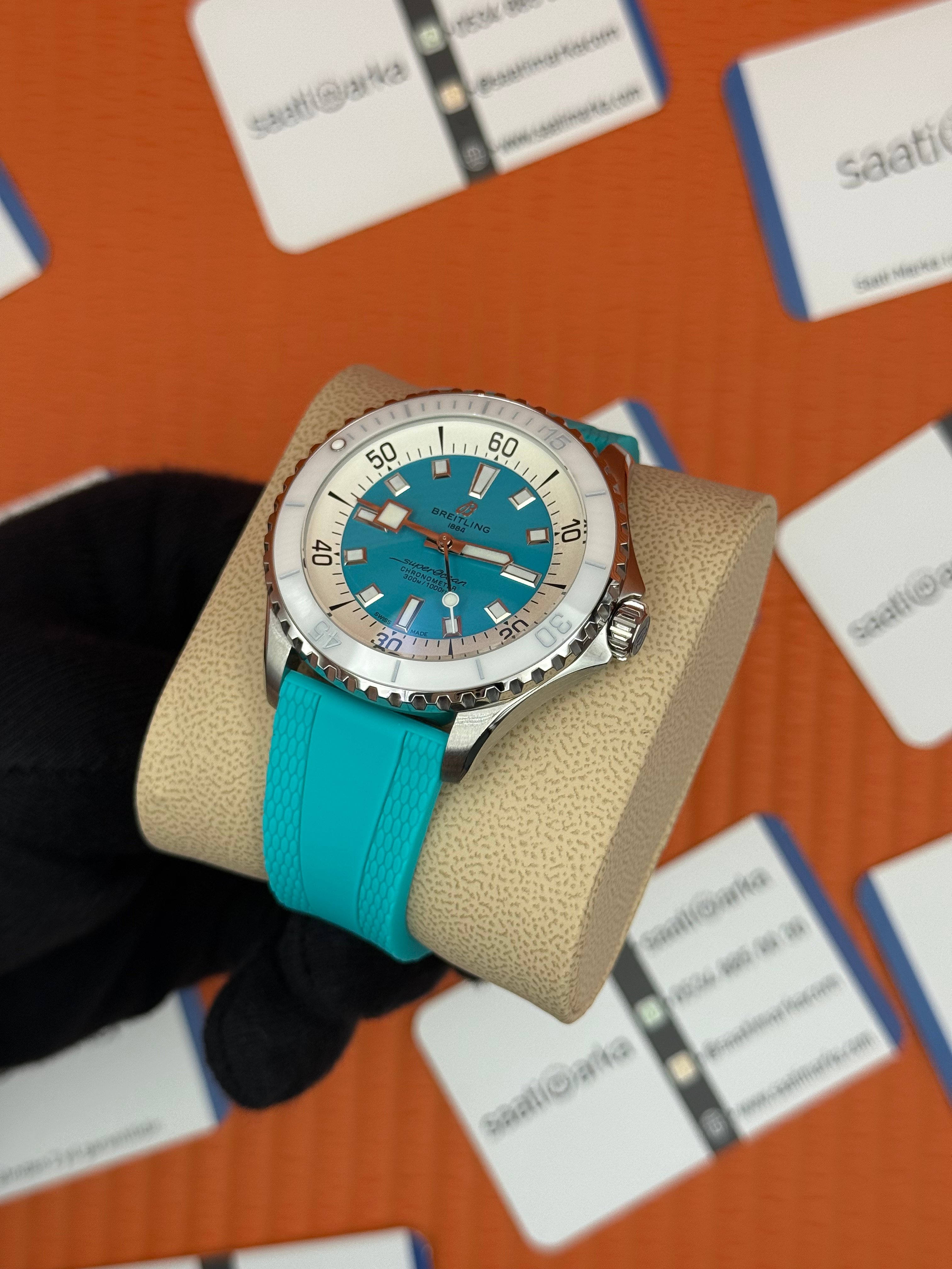 BREITLING Superocean turkuaz kauçuk kordon turkuaz kadran