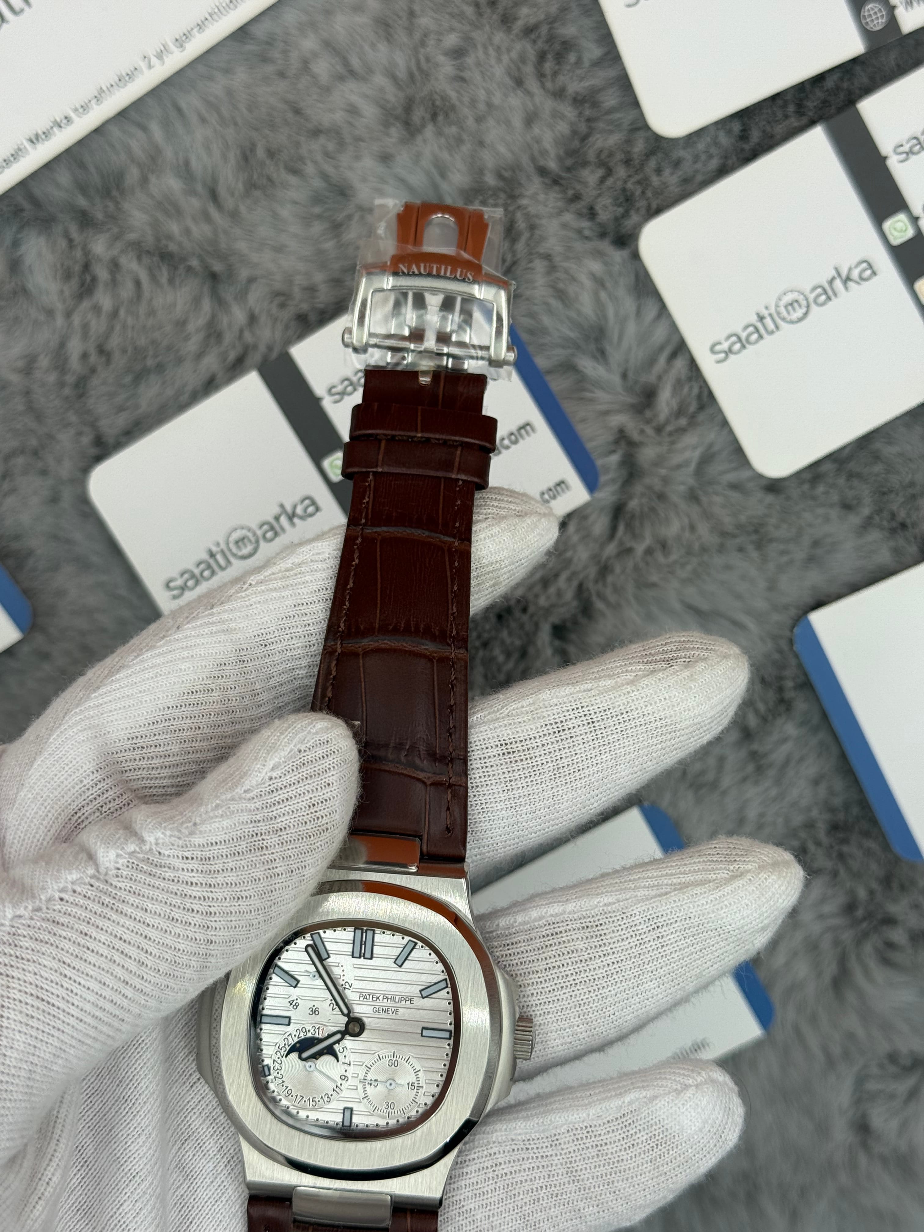 PATEK PHİLİPPE nautiilus moontphase 5712 beyaz kadran kahverengi deri kordon silver kasa 40mm erkek kol saati
