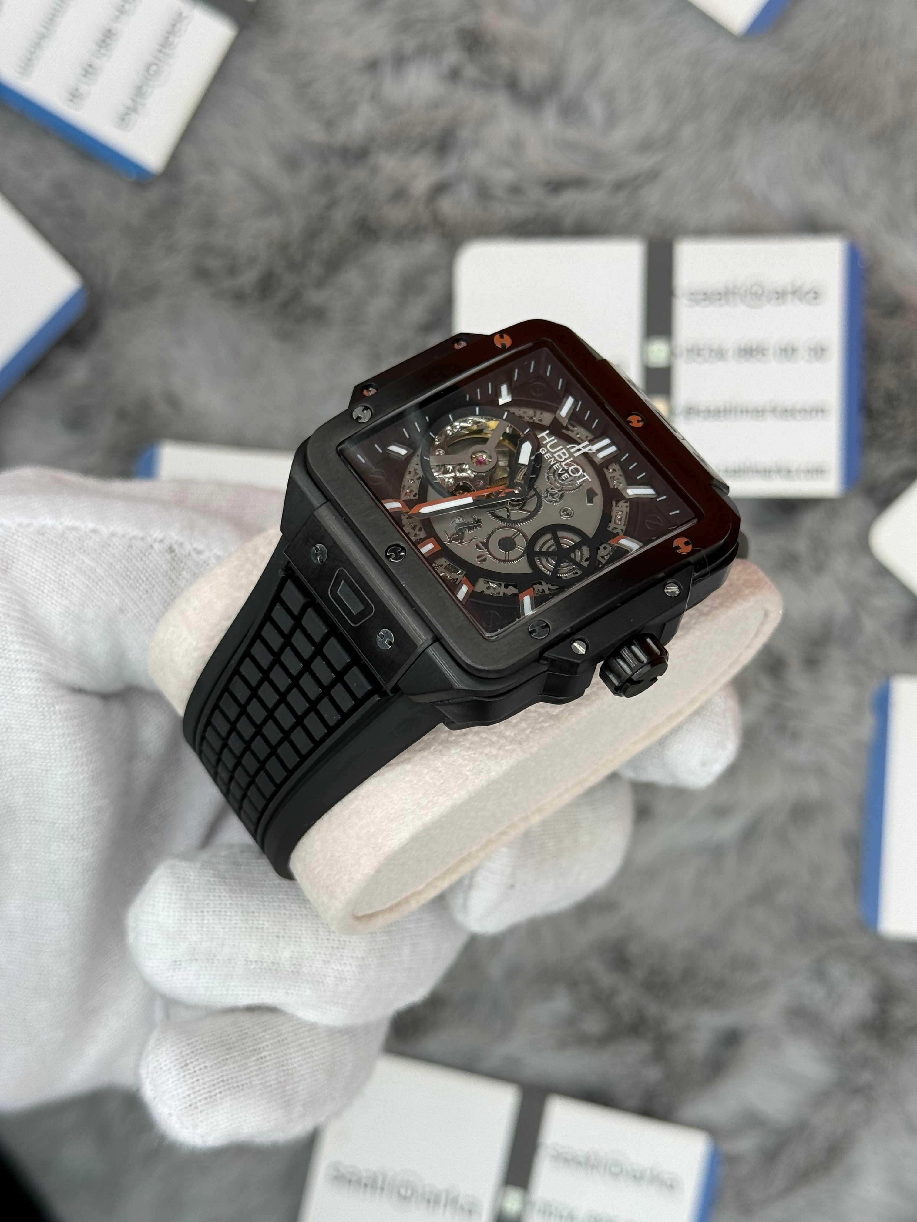 HUBLOT square bang tourbillon 42mm siyah kasa siyah kauçuk kordon erkek kol saati