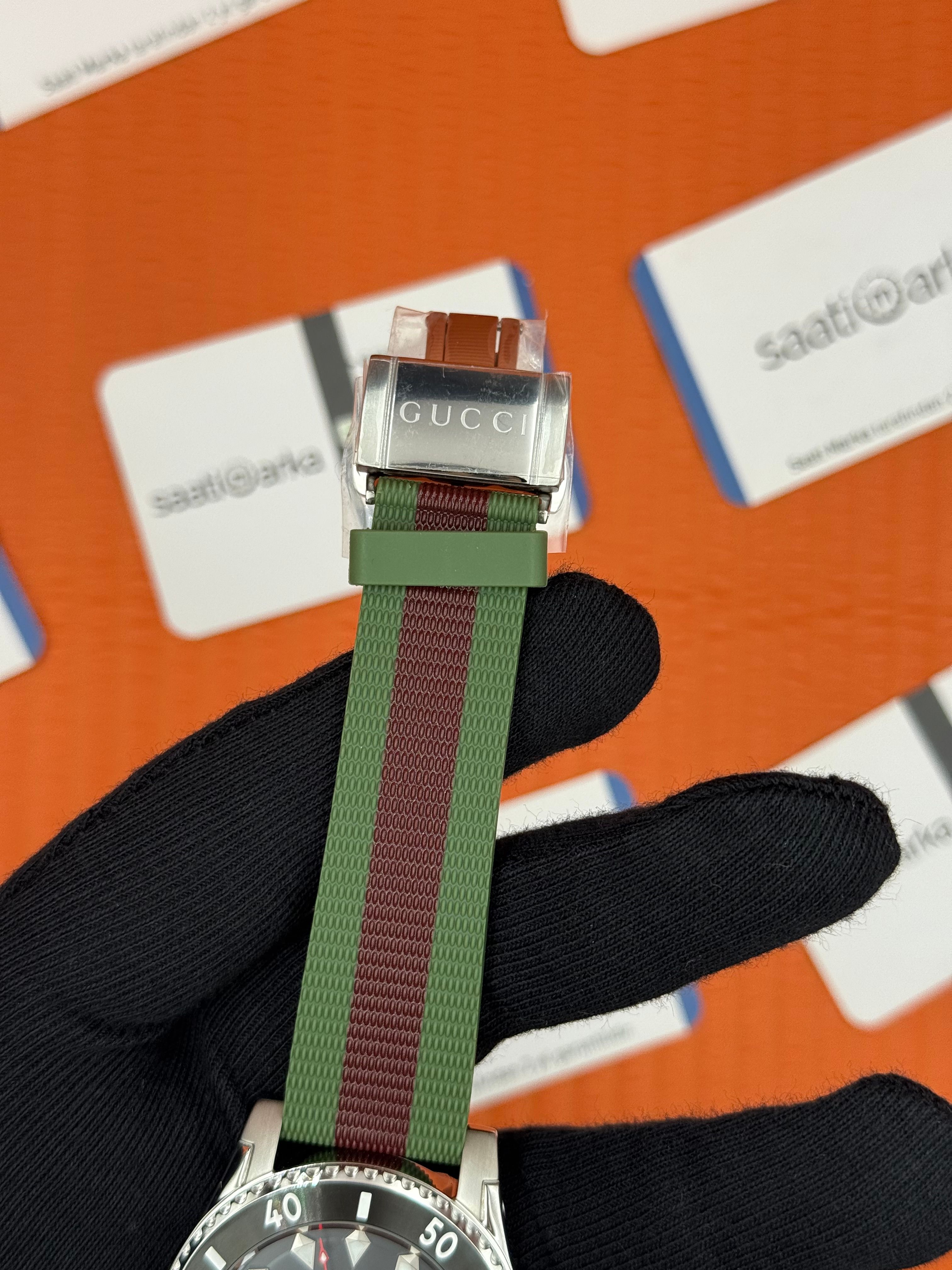 GUCCI DİVE 300M yeşil bordo kanvas kordon siyah kadran çelik kasa erkek kol saati