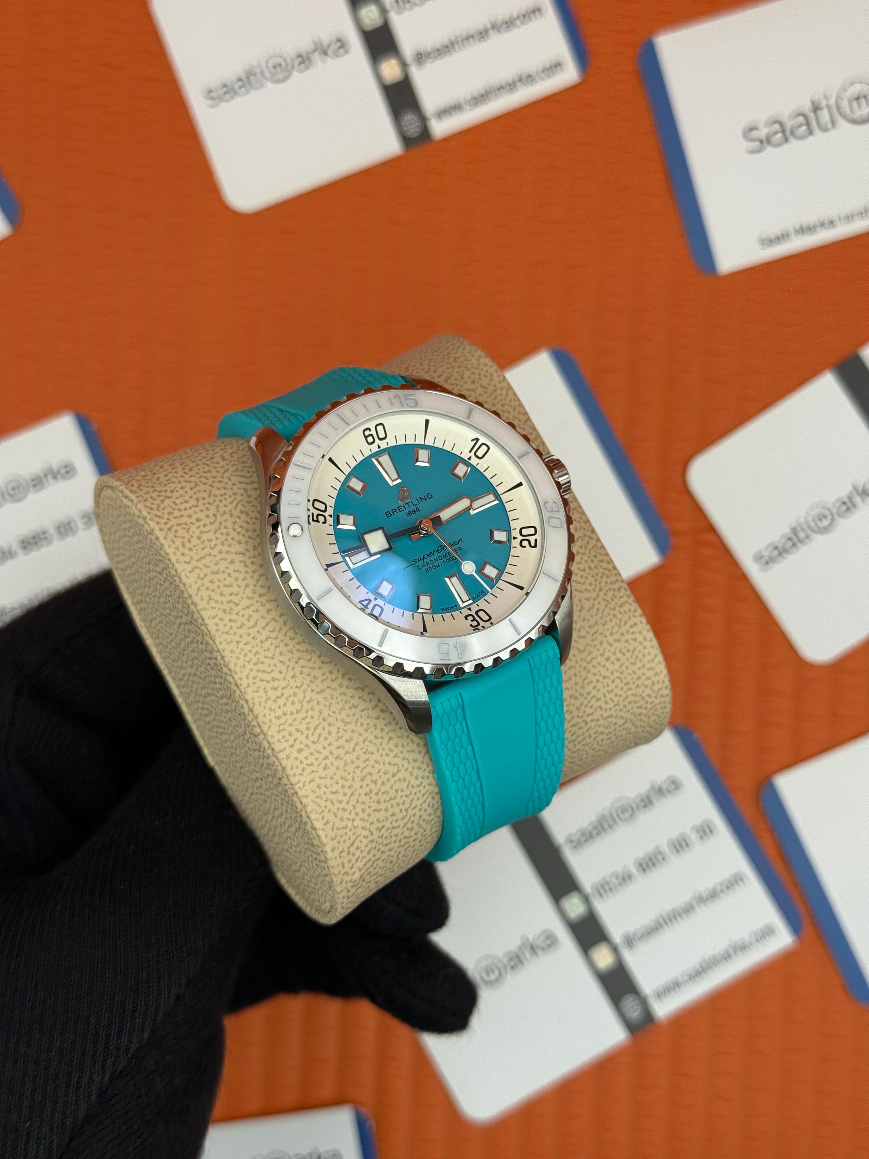 BREITLING Superocean turkuaz kauçuk kordon turkuaz kadran