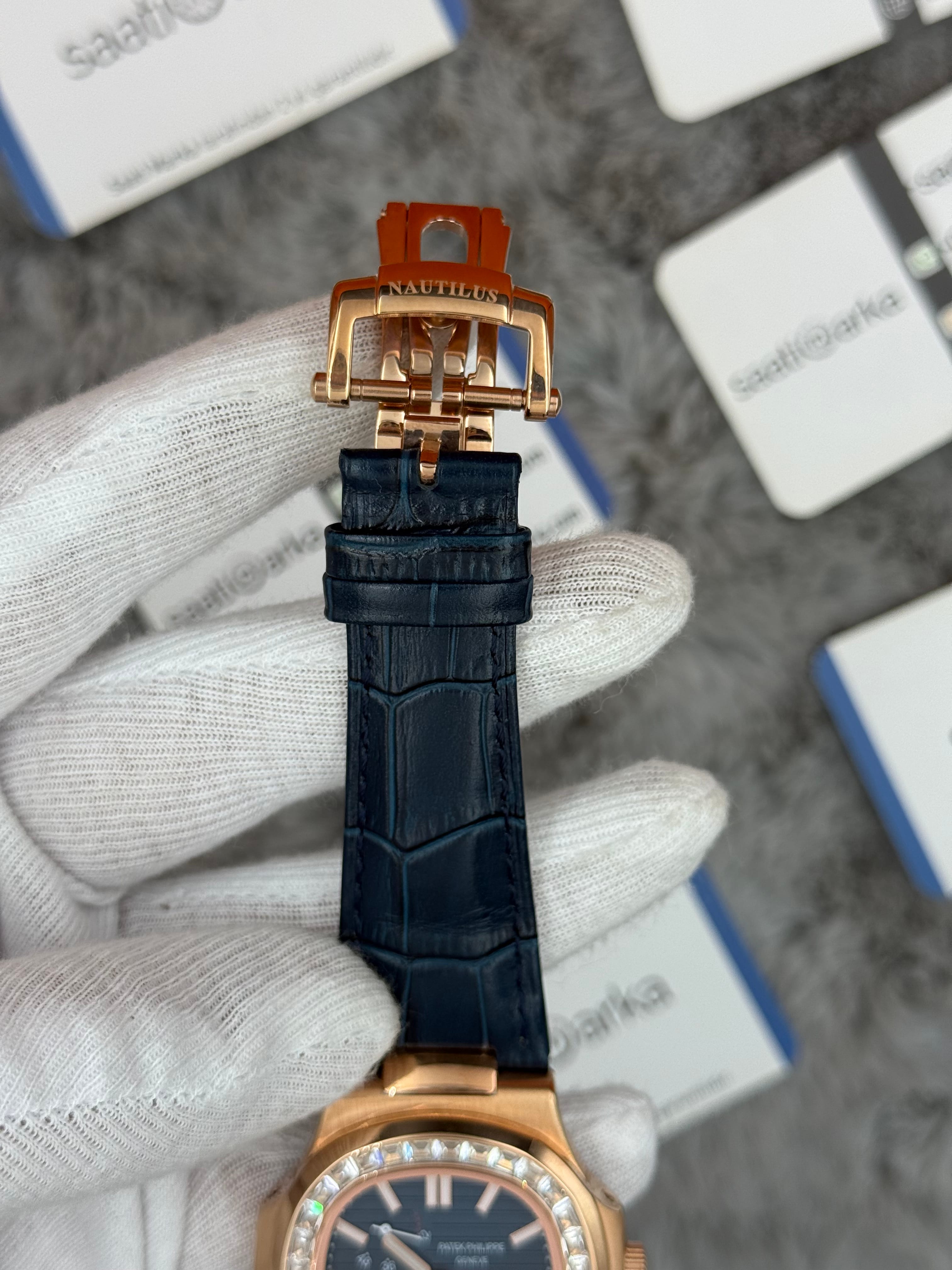 PATEK PHİLİPPE nautilus moontphase 5712 taşlı bezel lacivert kadran lacivert deri kordon rose kasa 40mm erkek kol saati
