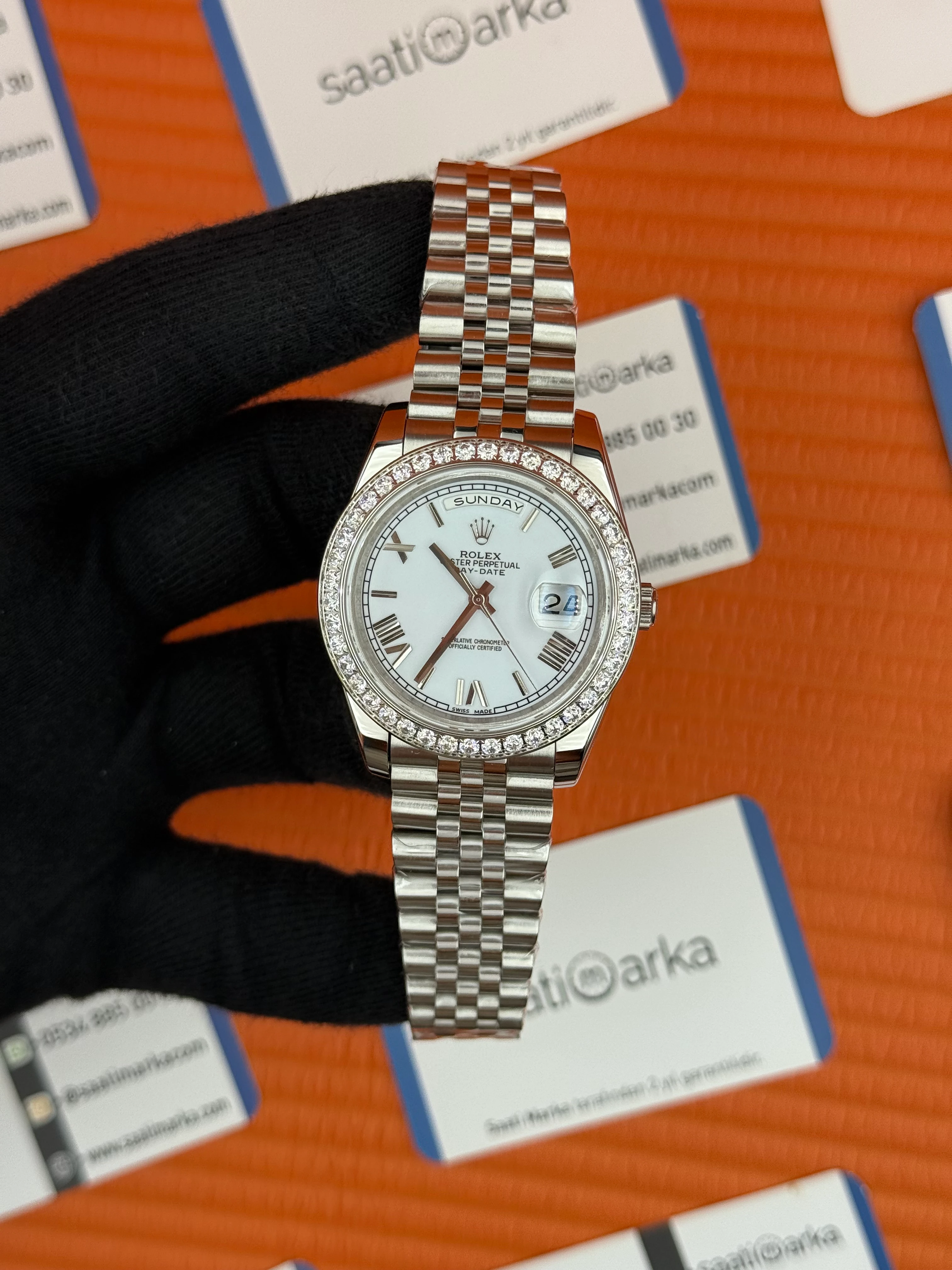 ROLEX Day Date taşlı bezel roma rakamlı beyaz kadran silver jubilee kordon