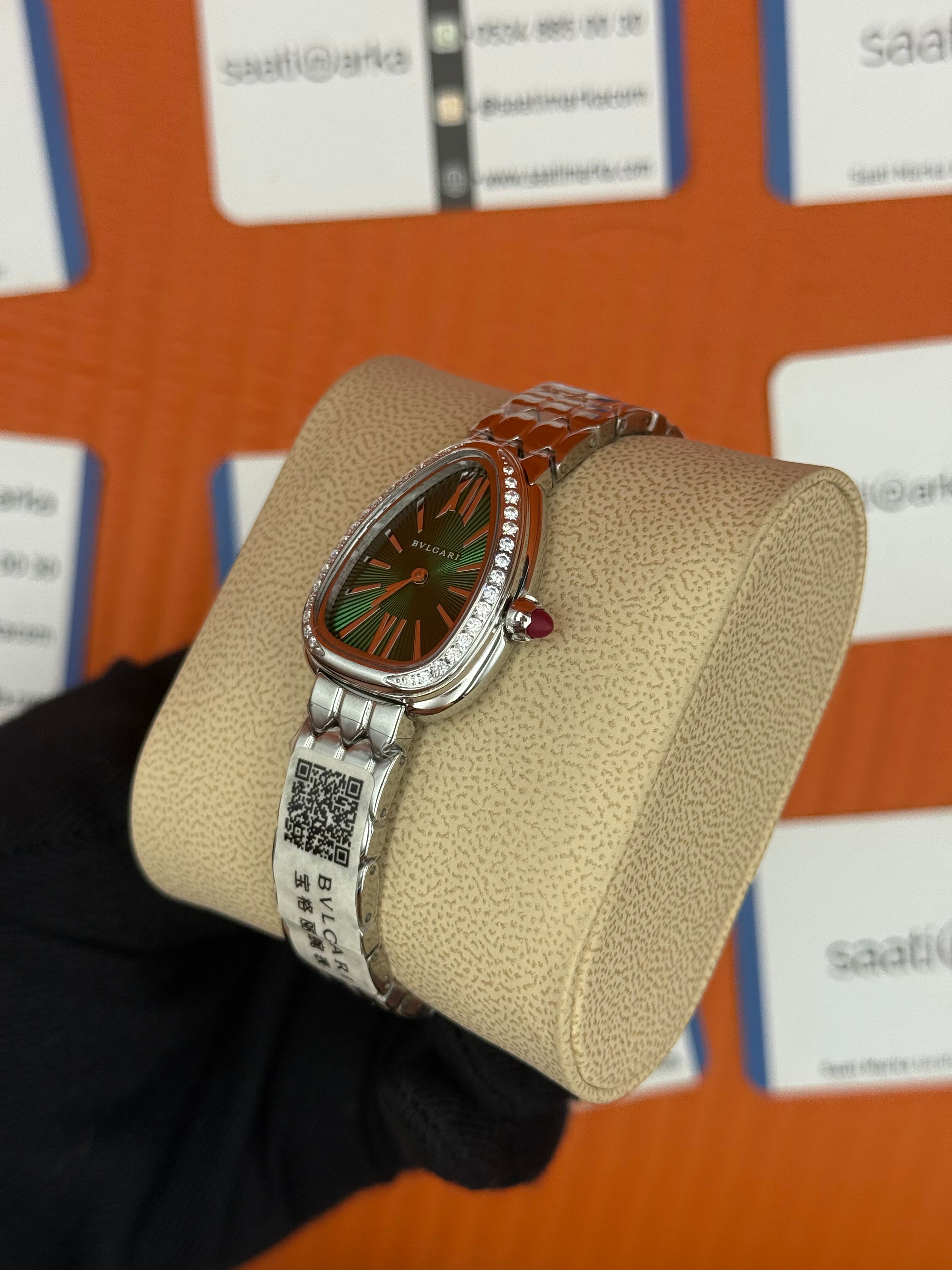 BVLGARİ serpenti seduttori taşlı bezel yeşil kadran silver kasa kordon kadın kol saati