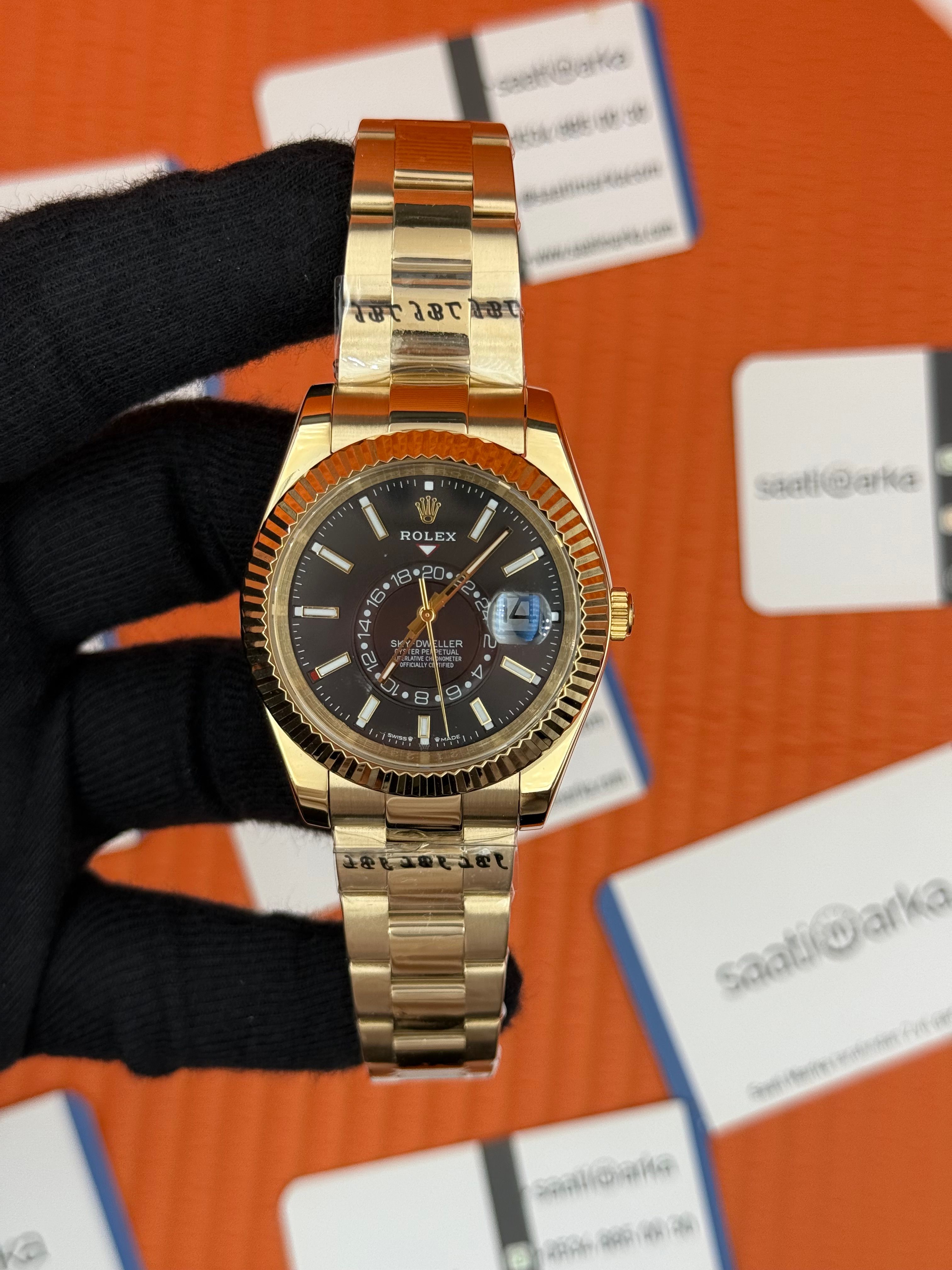 ROLEX Sky Dweller black dial oyster kordon gold kasa-kordon