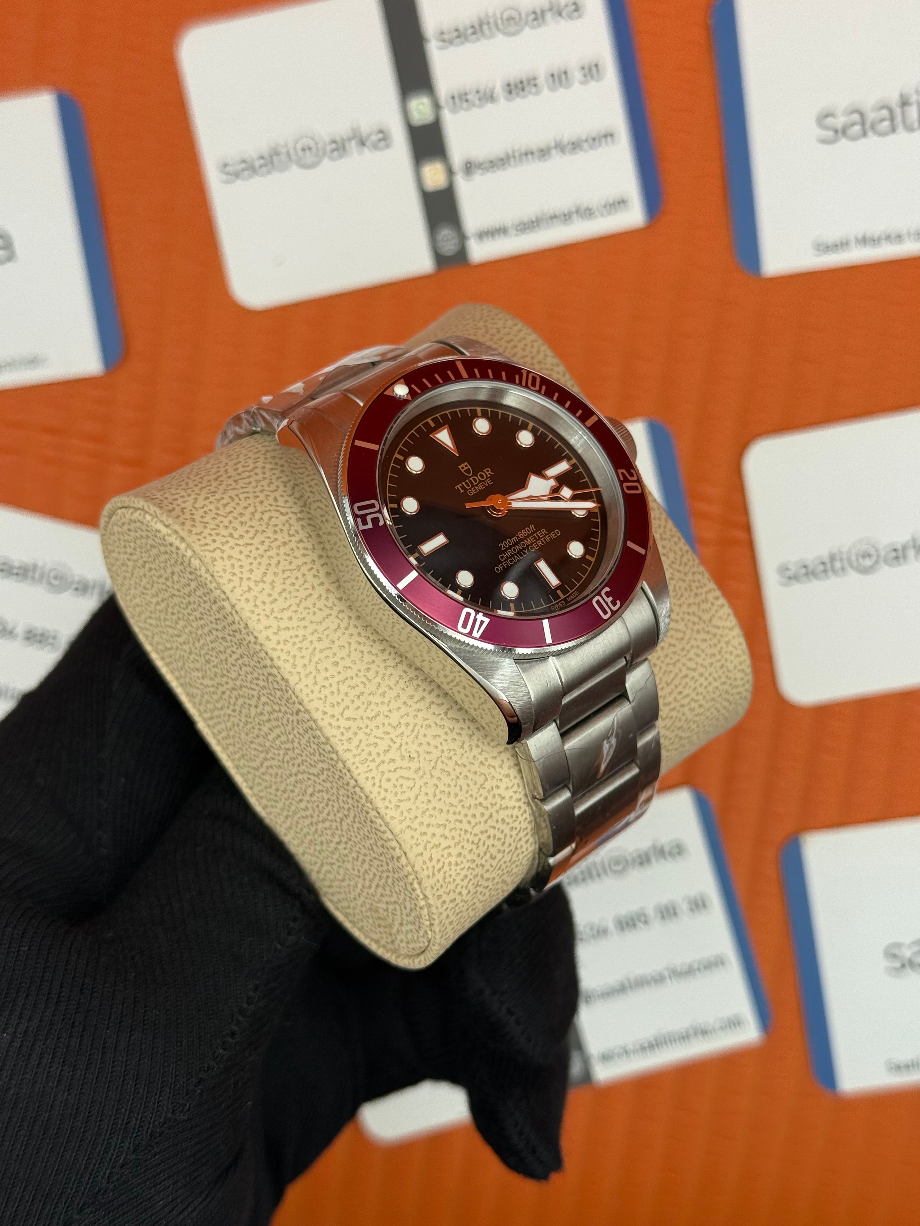 TUDOR black bey siyah kadran  mor bezel silver kasa kordon 41mm erkek kol saati