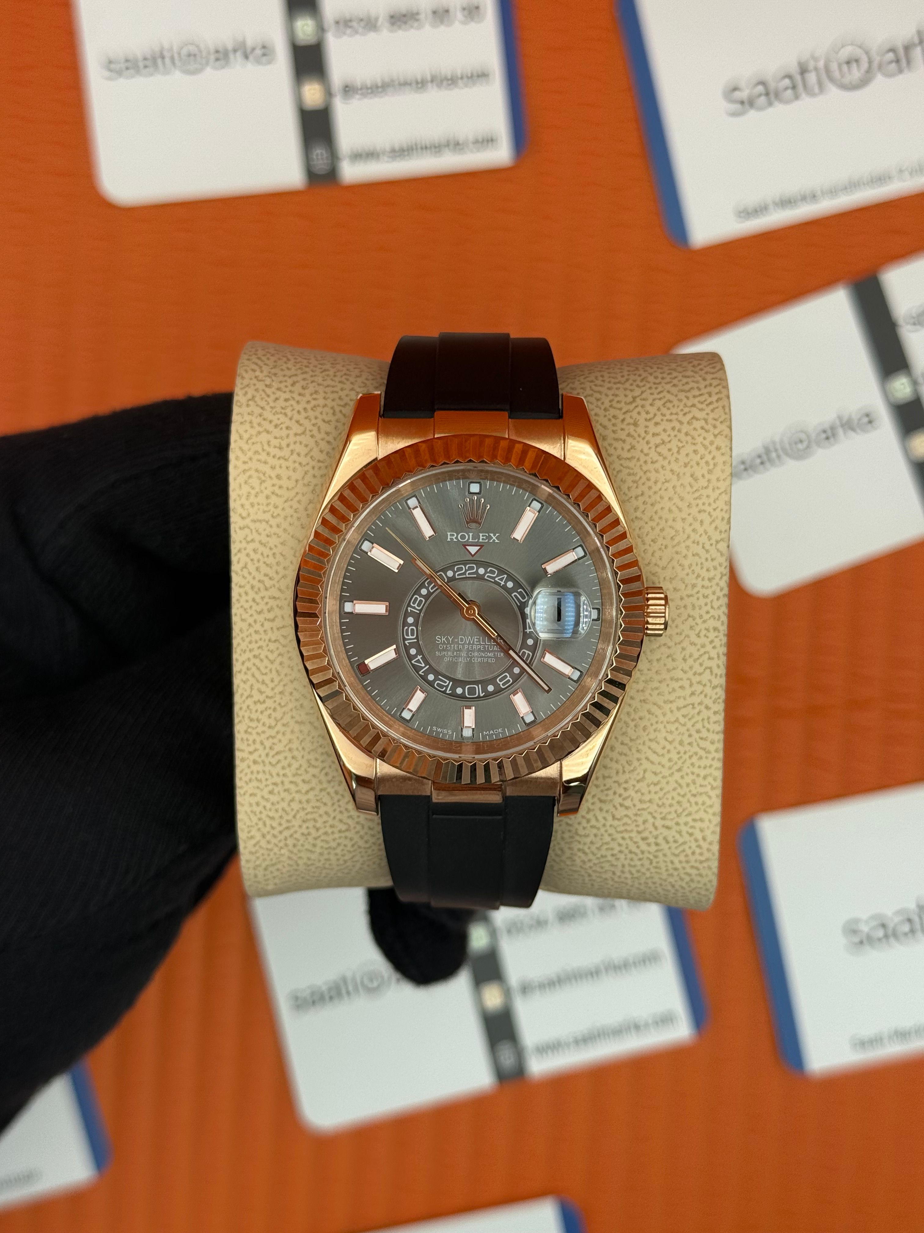 ROLEX Sky Dweller grey dial rose siyah kauçuk kordon