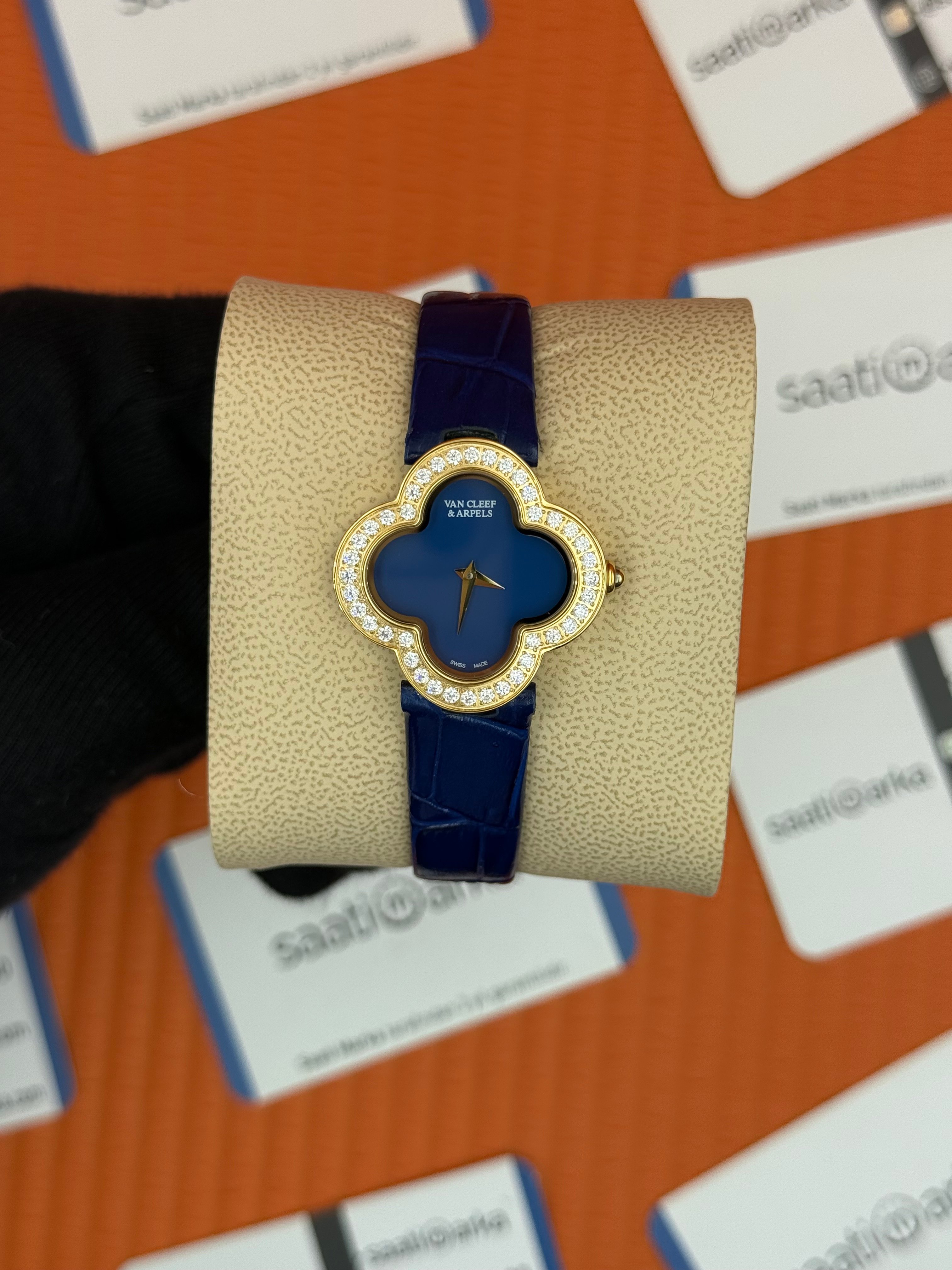 VAN CLEEF lacivert kadran lacivert deri kordon gold kasa taşlı bezel kadın kol saati