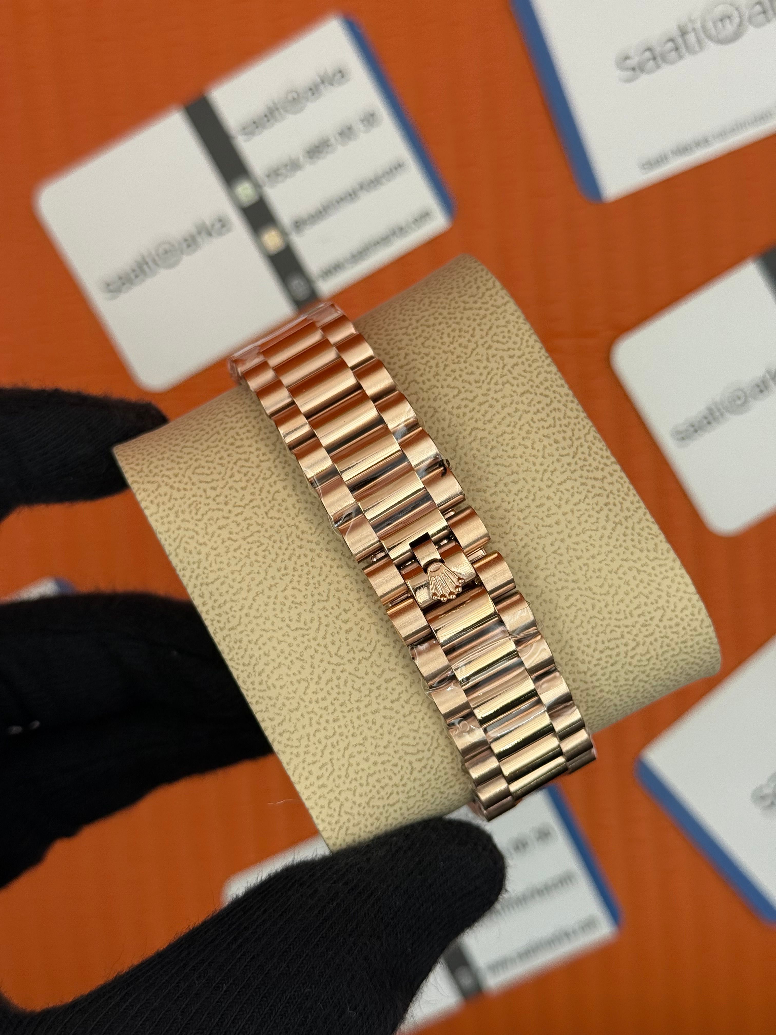 ROLEX Day Date siyah kadran rose kasa-kordon oyster