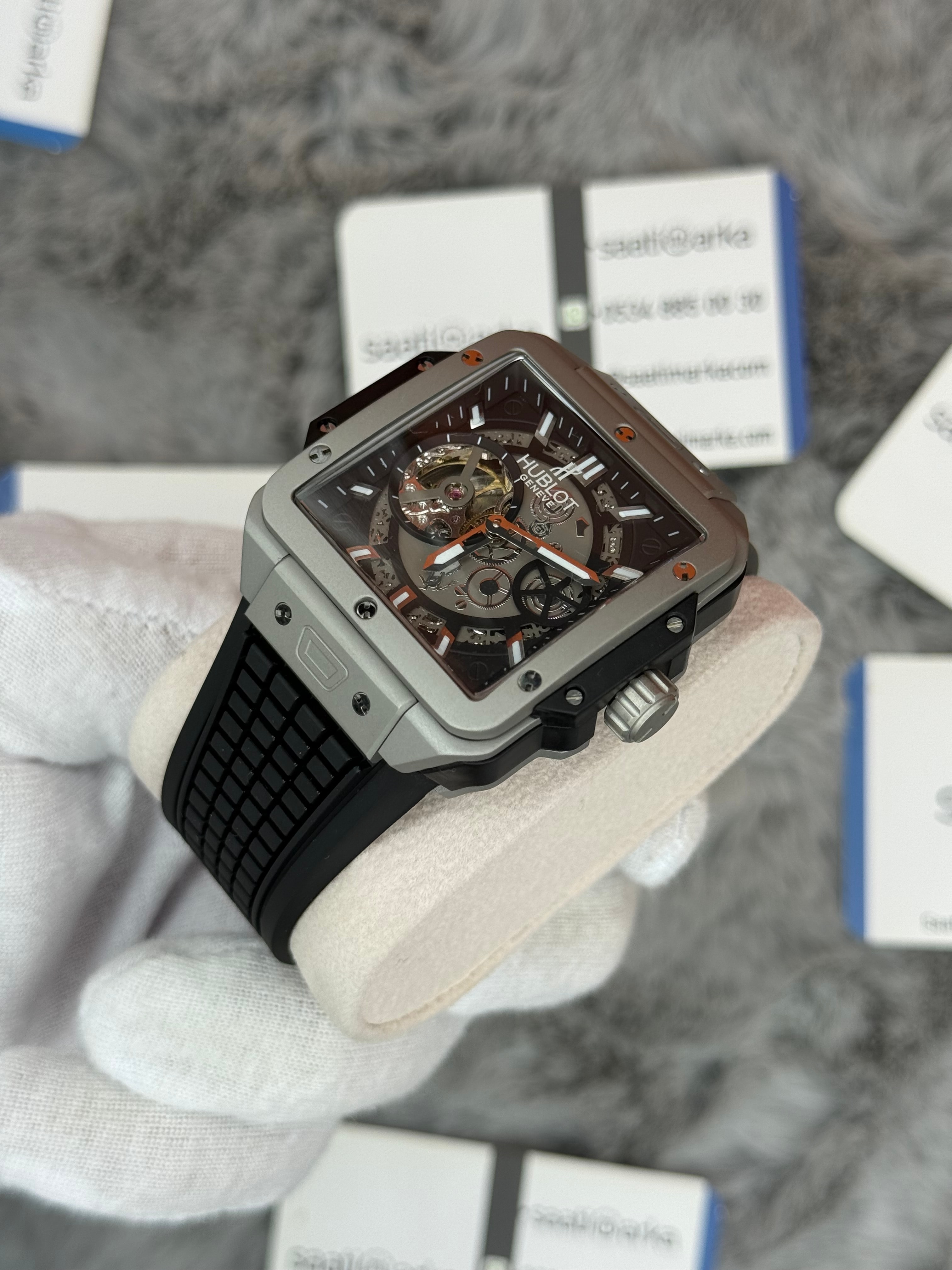 HUBLOT square bang tourbillon 42mm silver kasa siyah kauçuk kordon erkek kol saati