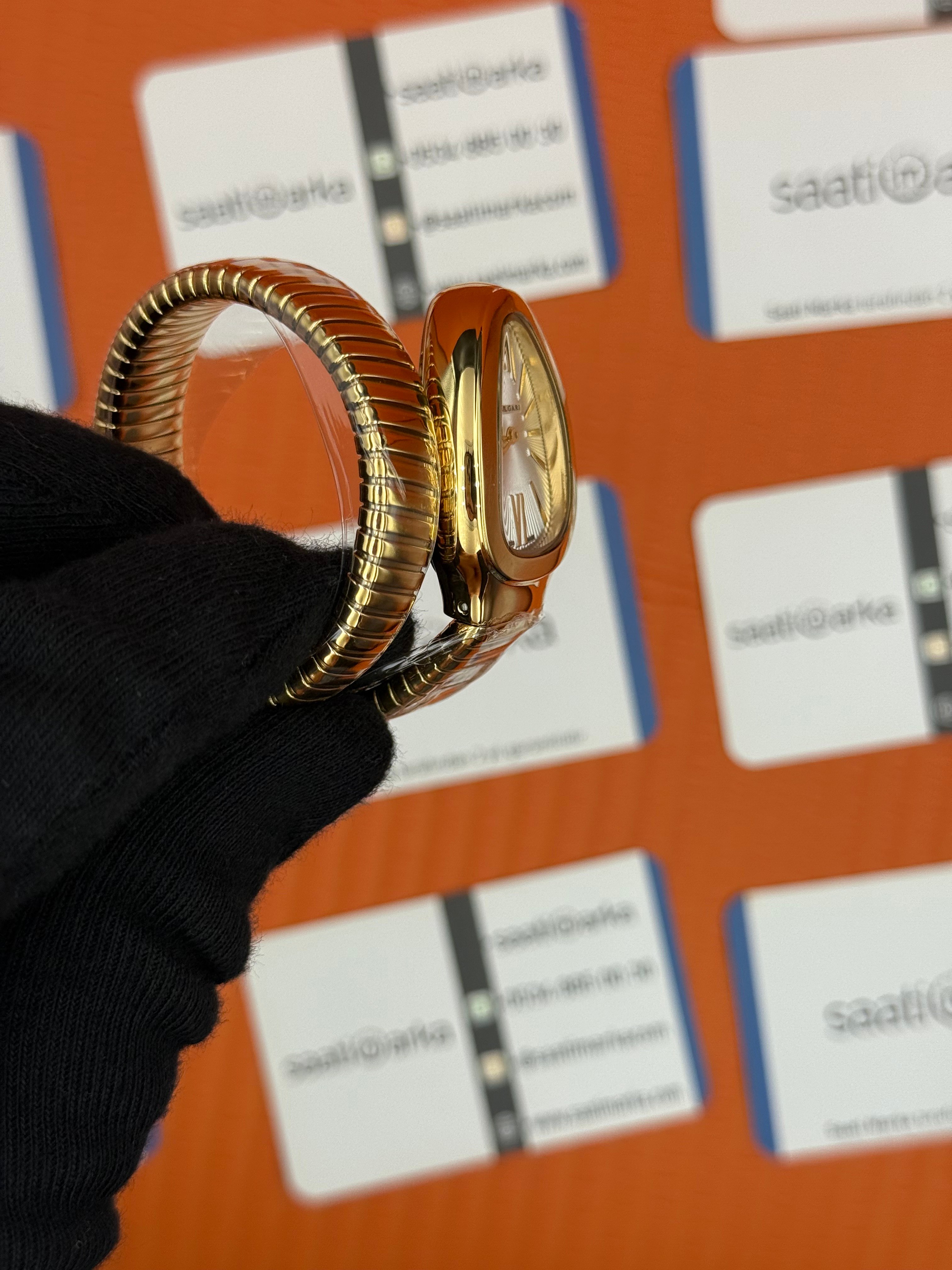 BVLGARİ serpenti tek sarma gold kordon beyaz kadran kadın kol saati
