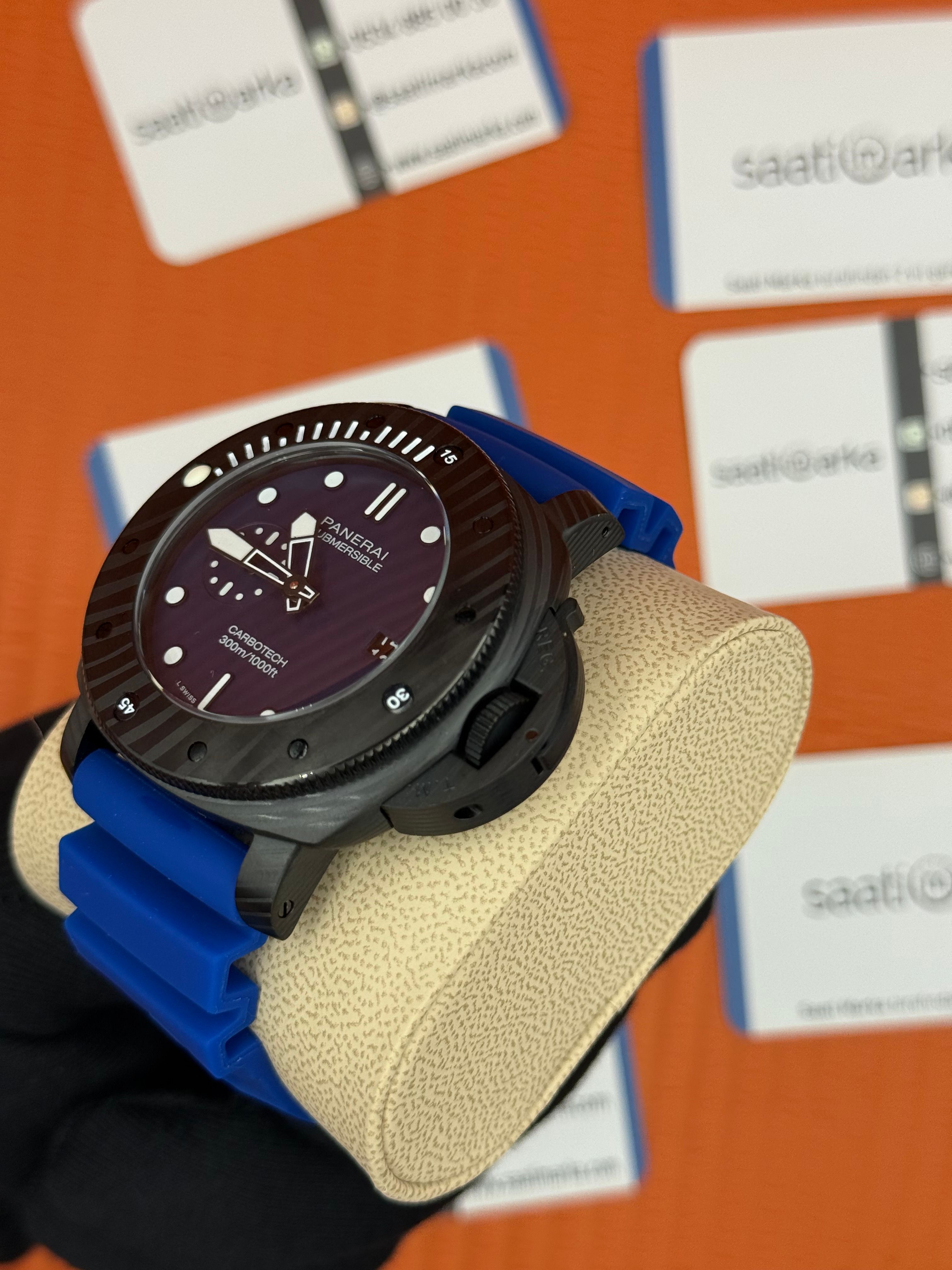 PANERAI submersible carbotech 300mm  mavi kauçuk kordon siyah kasa lacivert kadran