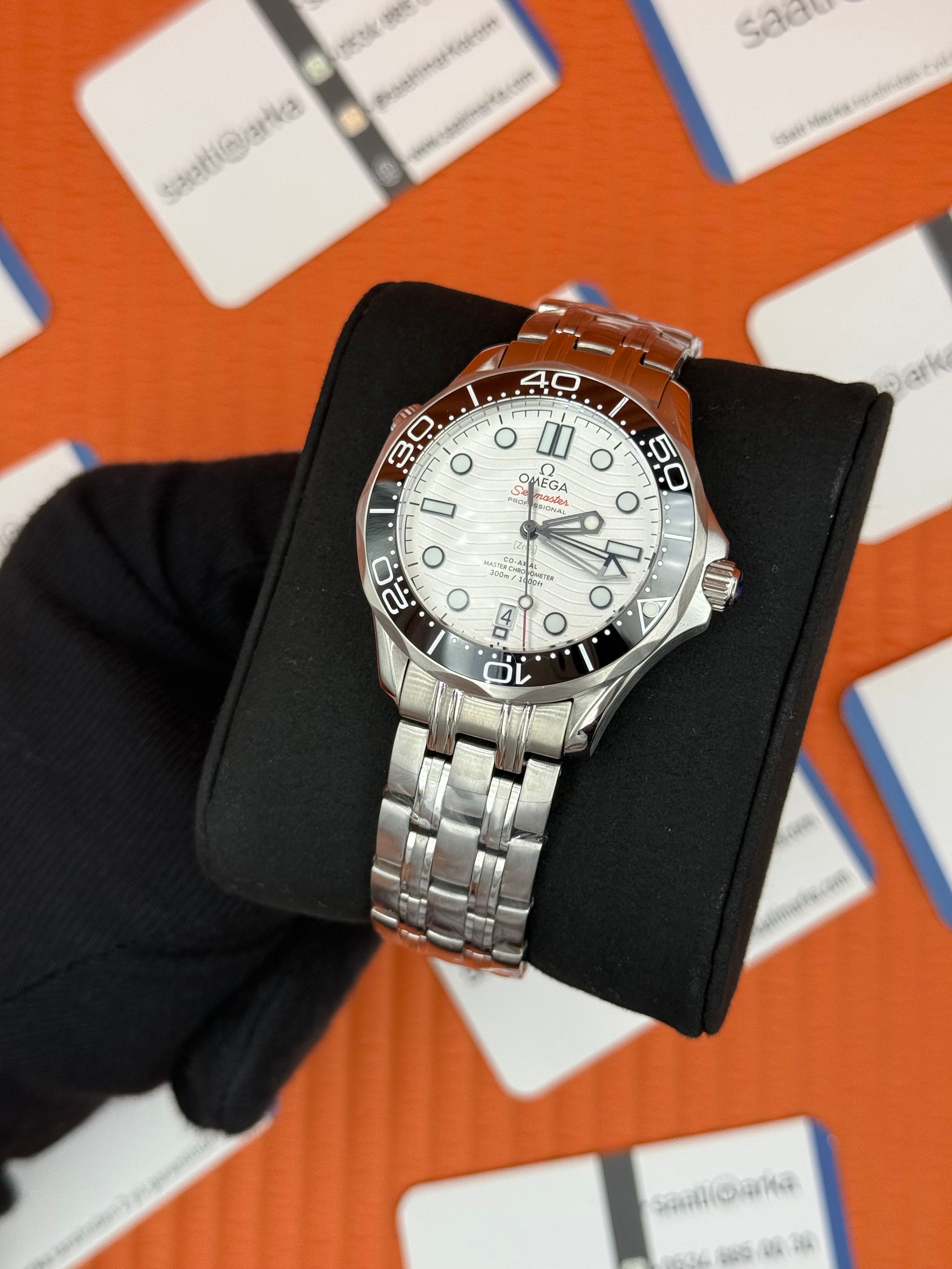 OMEGA SEAMASTER SİYAH KADRAN SİYAH BEZEL SİLVER KASA KORDON 