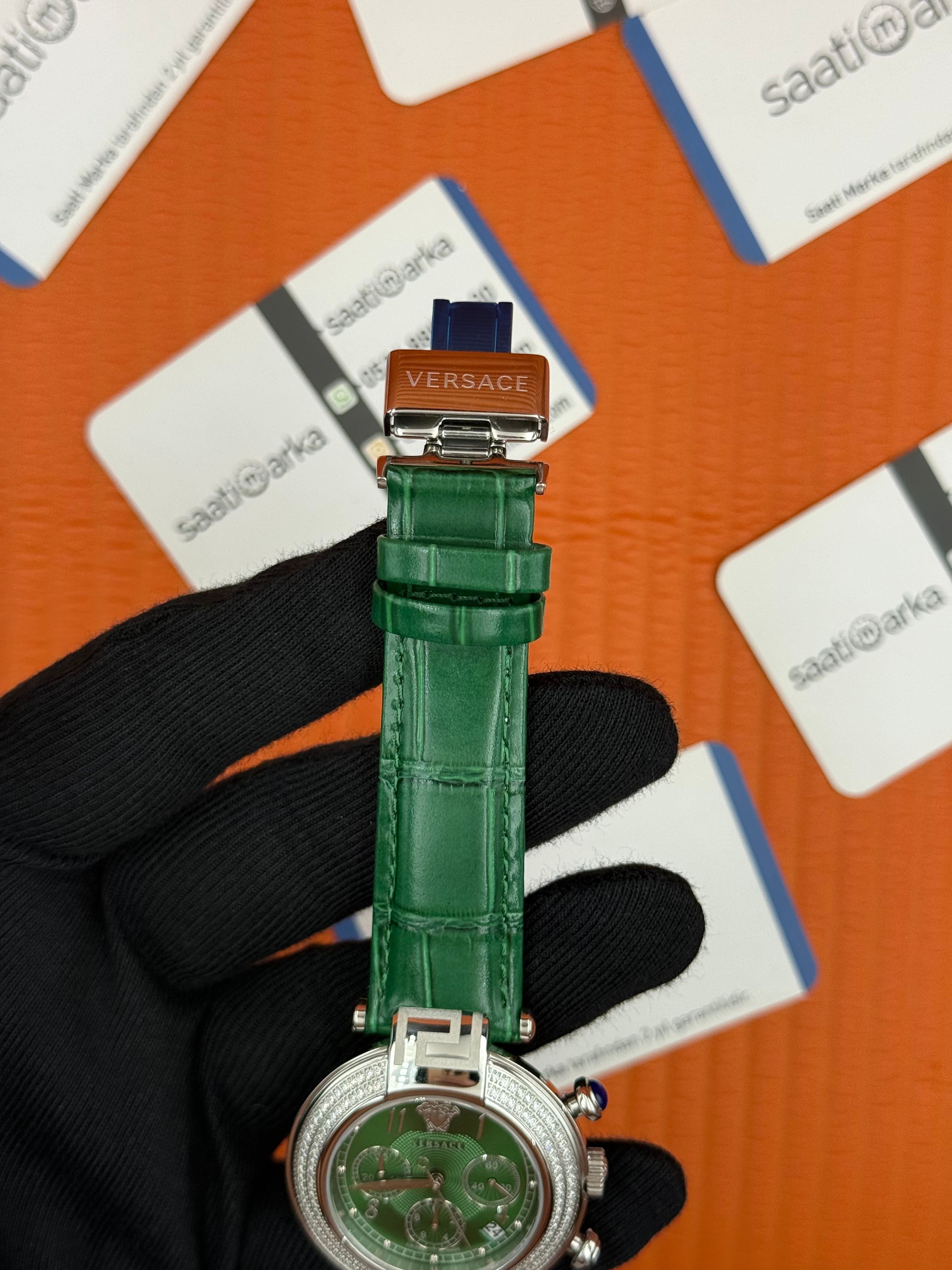 VERSACE taşlı bezel yeşil kadran yeşil deri kordon silver kasa kadın  kol saati