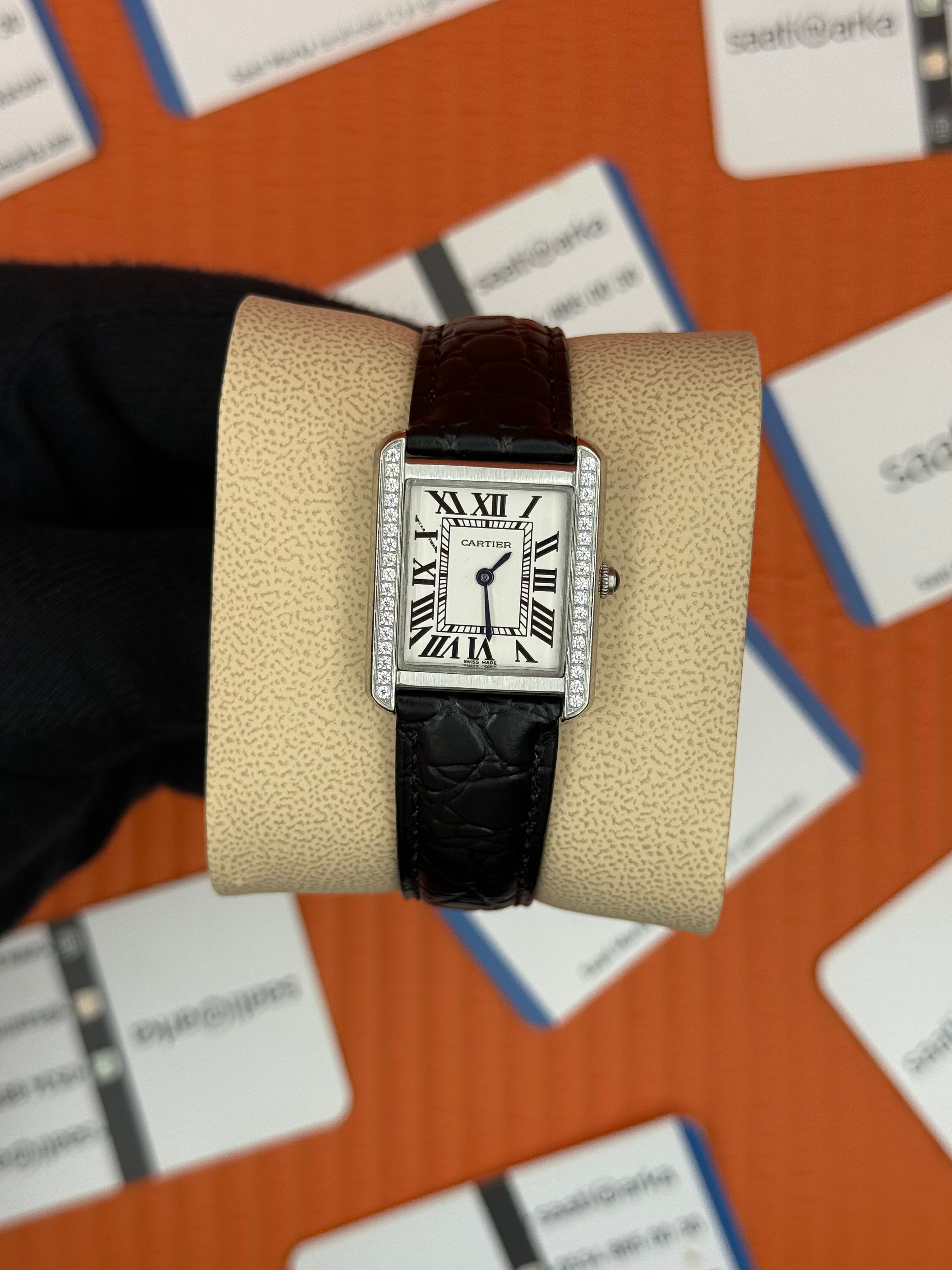 CARTIER Tank 29mm kadın kol saati silver kasa taşlı bezel siyah deri kordon