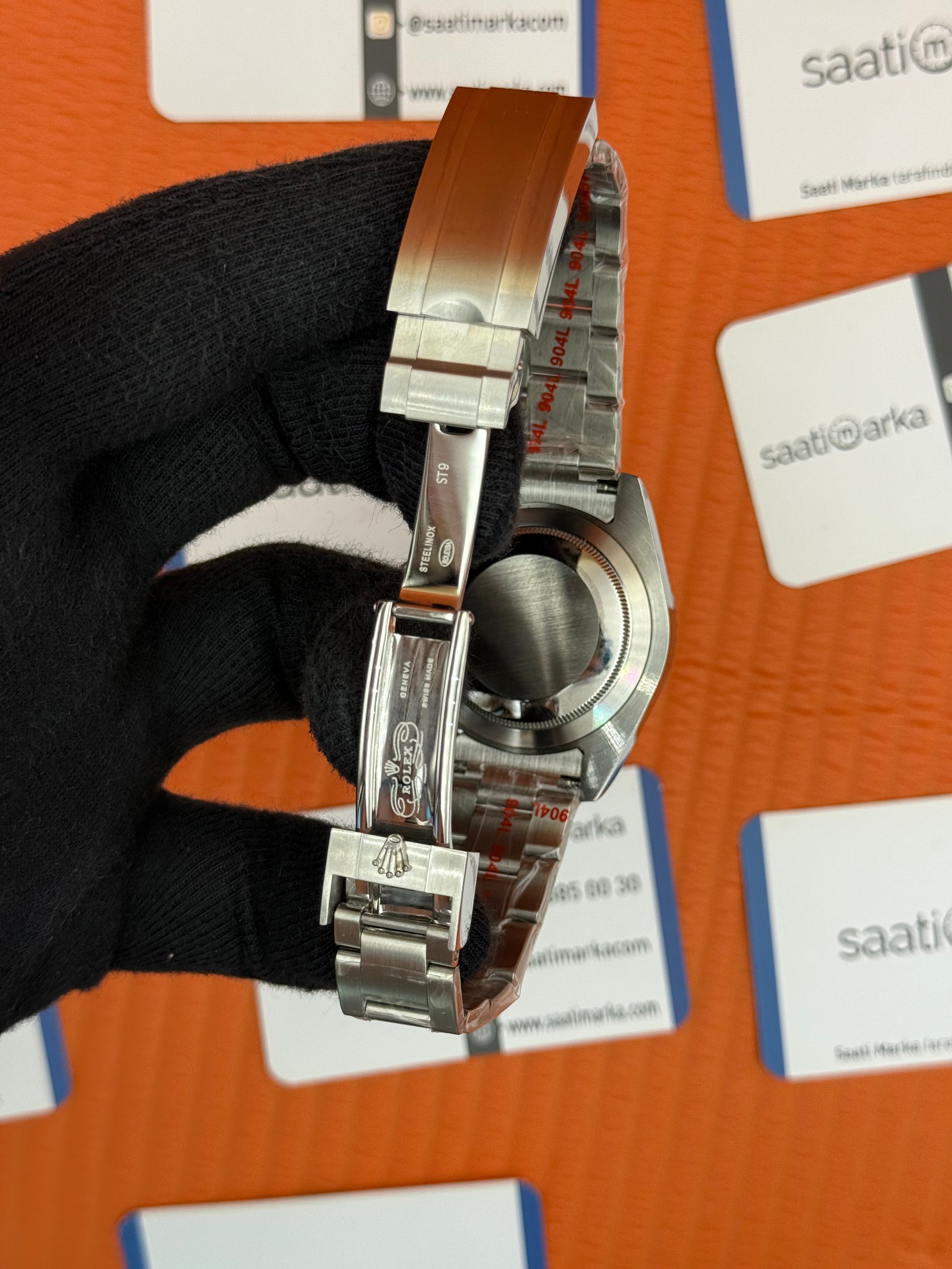 ROLEX Submariner taşlı bezel black dial silver oyster kordon