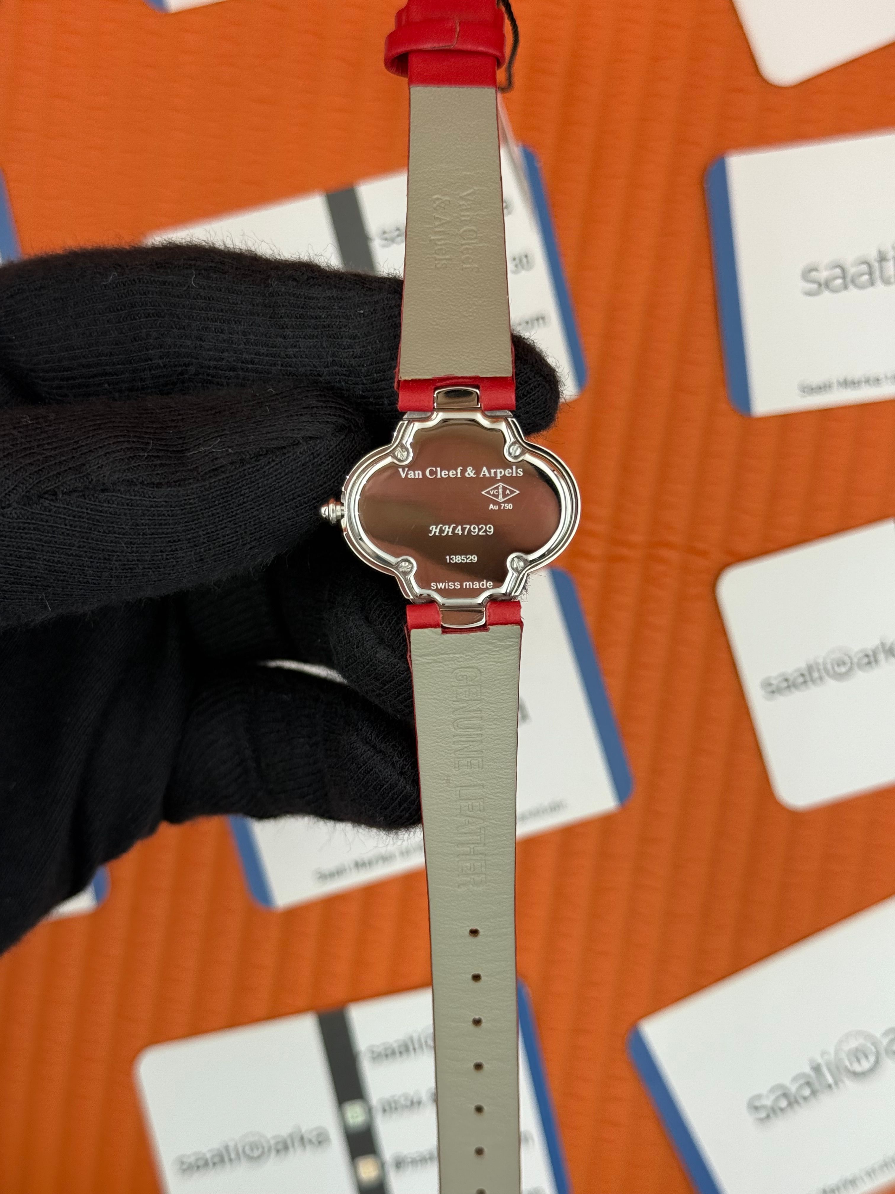 VAN CLEEF kırmızı kadran kırmızı deri kordon taşlı bezel silver kasa kadın kol saati