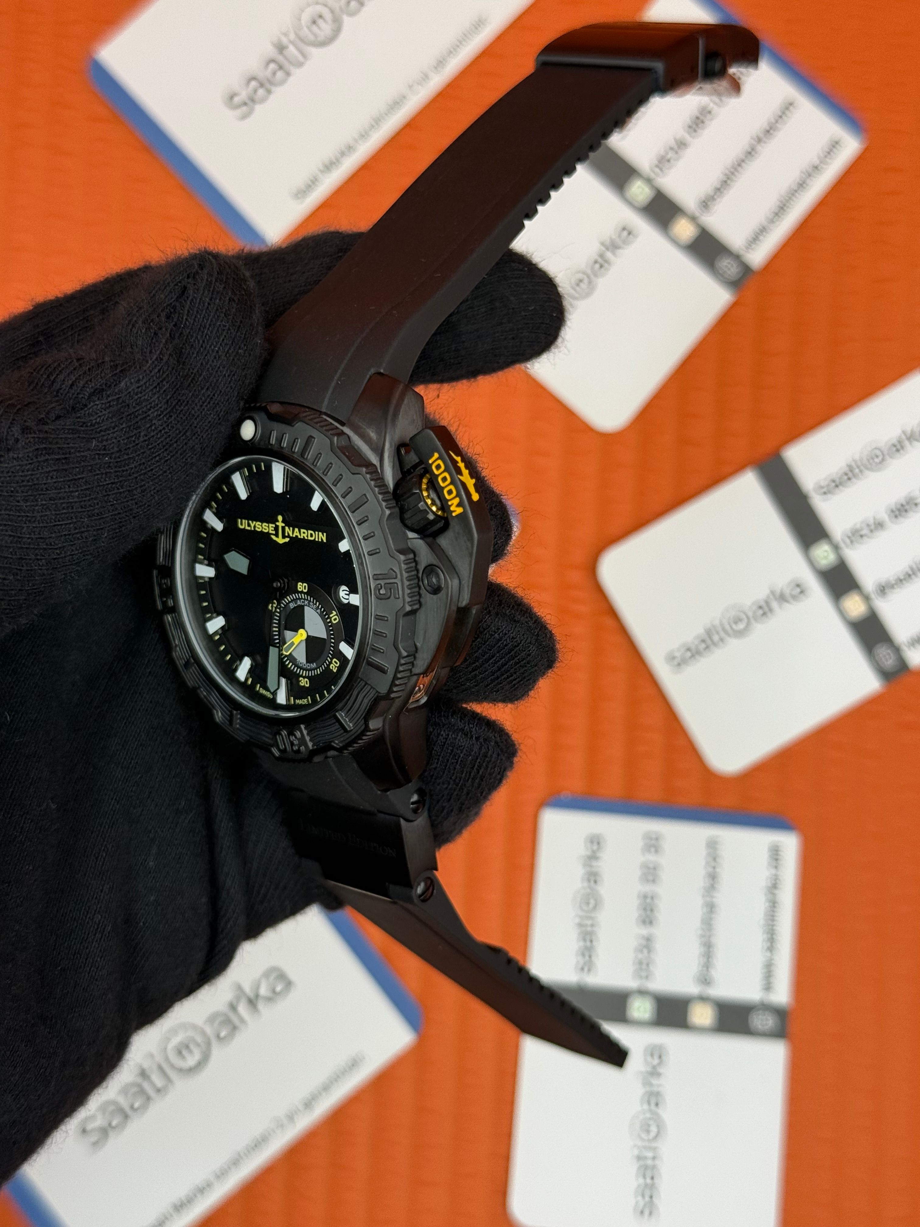 ULYSSE NARDİN CHRONOMETER SİYAH KADRAN SARI DETAYLI SİYAH KORDON KASA